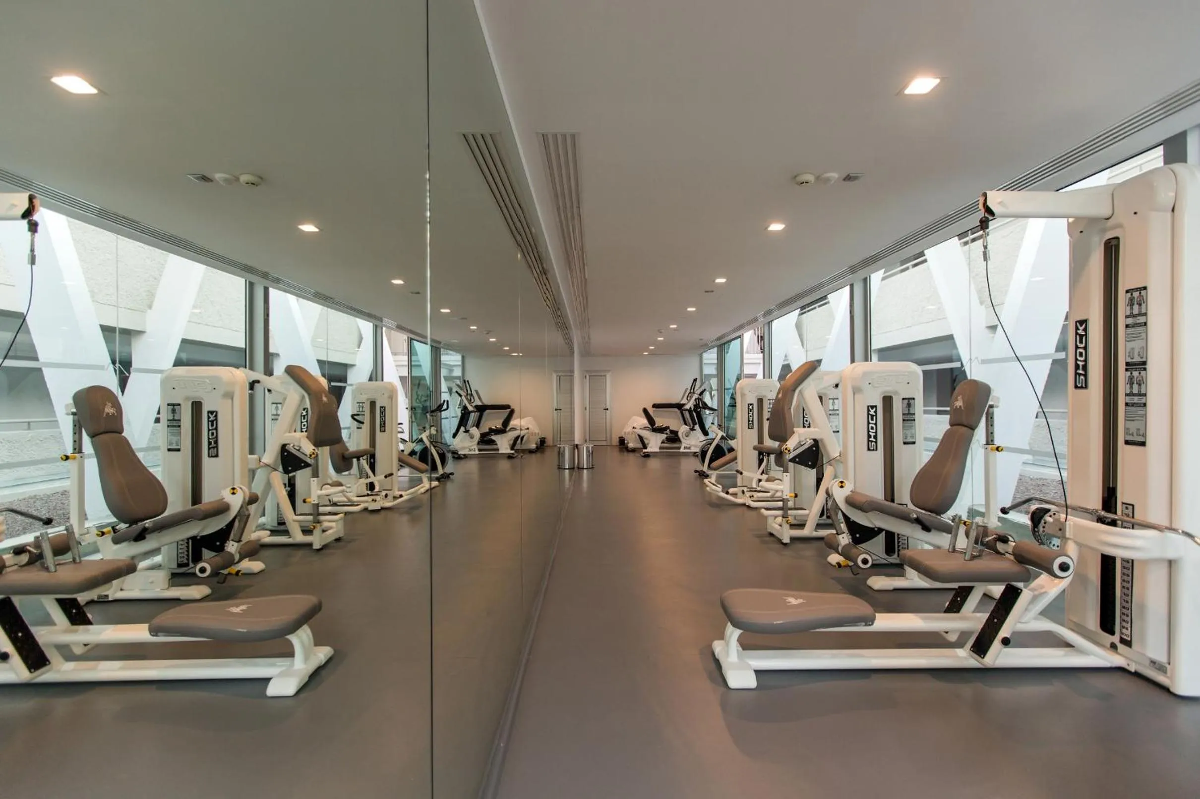 Fitness centre/facilities in Santa Monica Suites Hotel