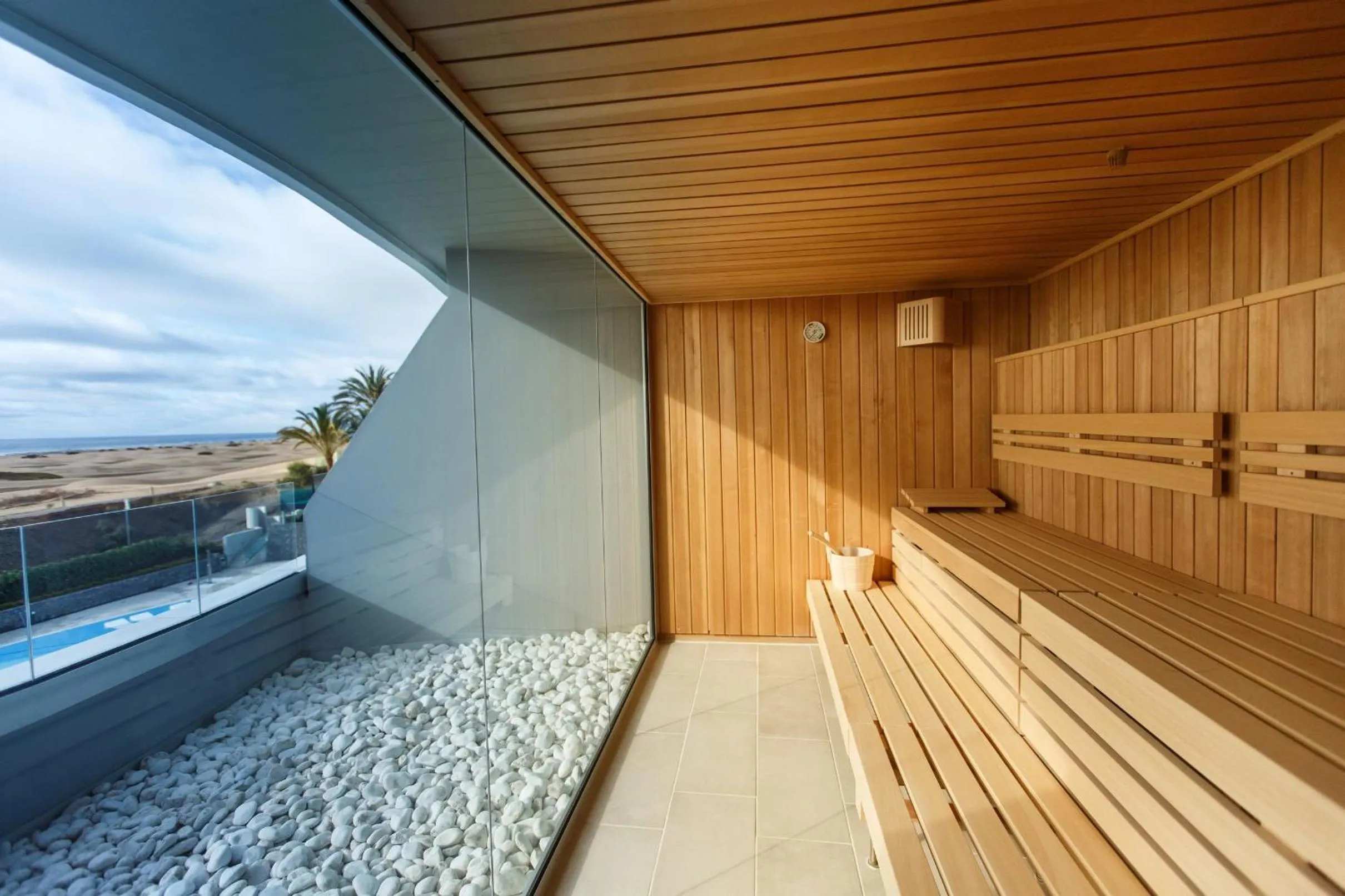 Sauna in Santa Monica Suites Hotel