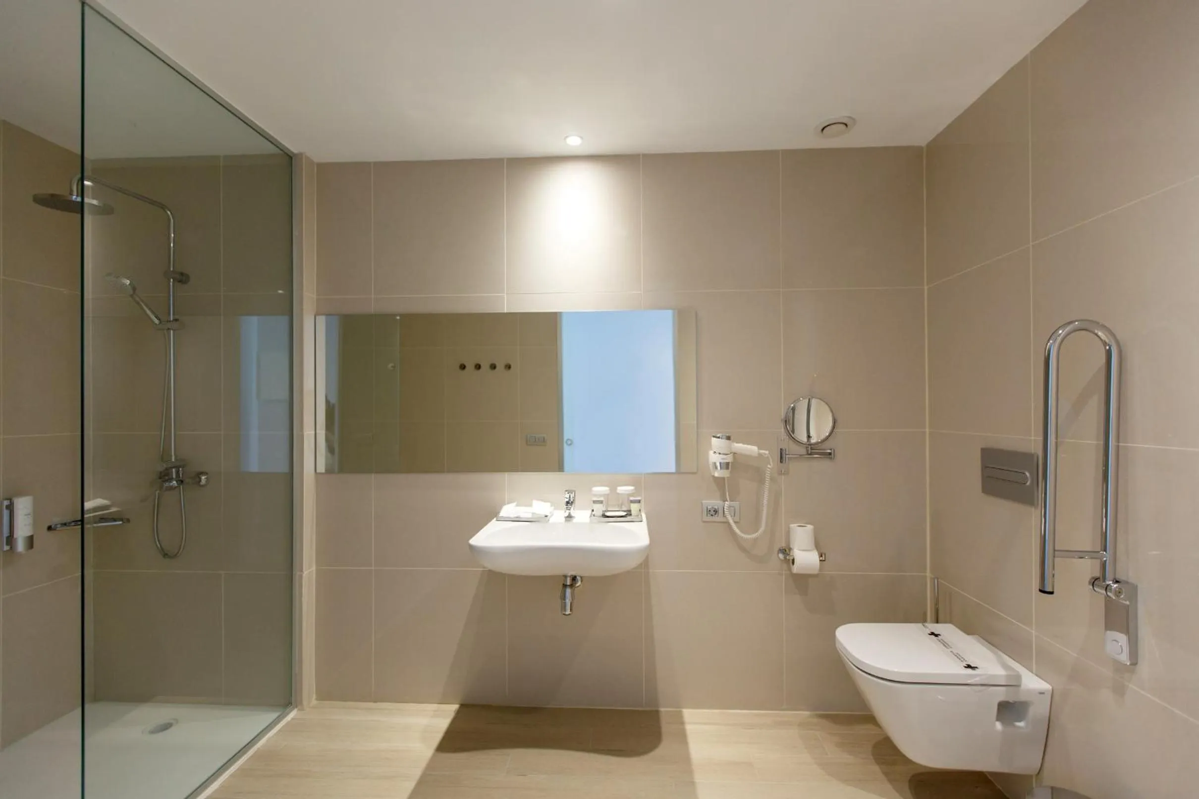 Bathroom in Santa Monica Suites Hotel