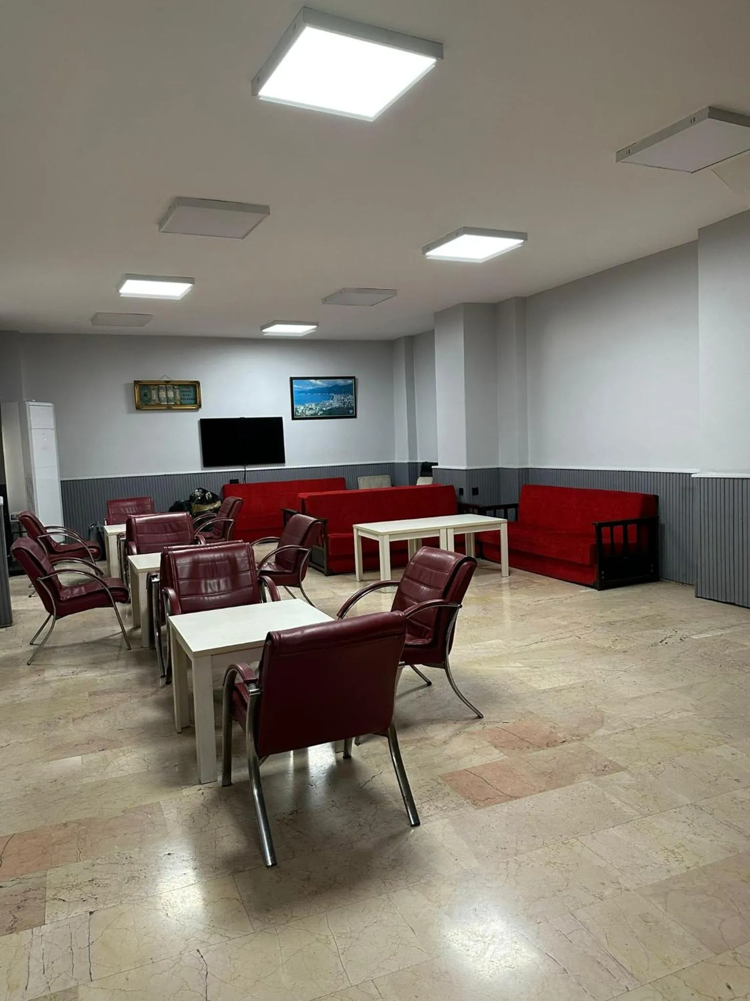 Communal lounge/ TV room in Hotel Semih