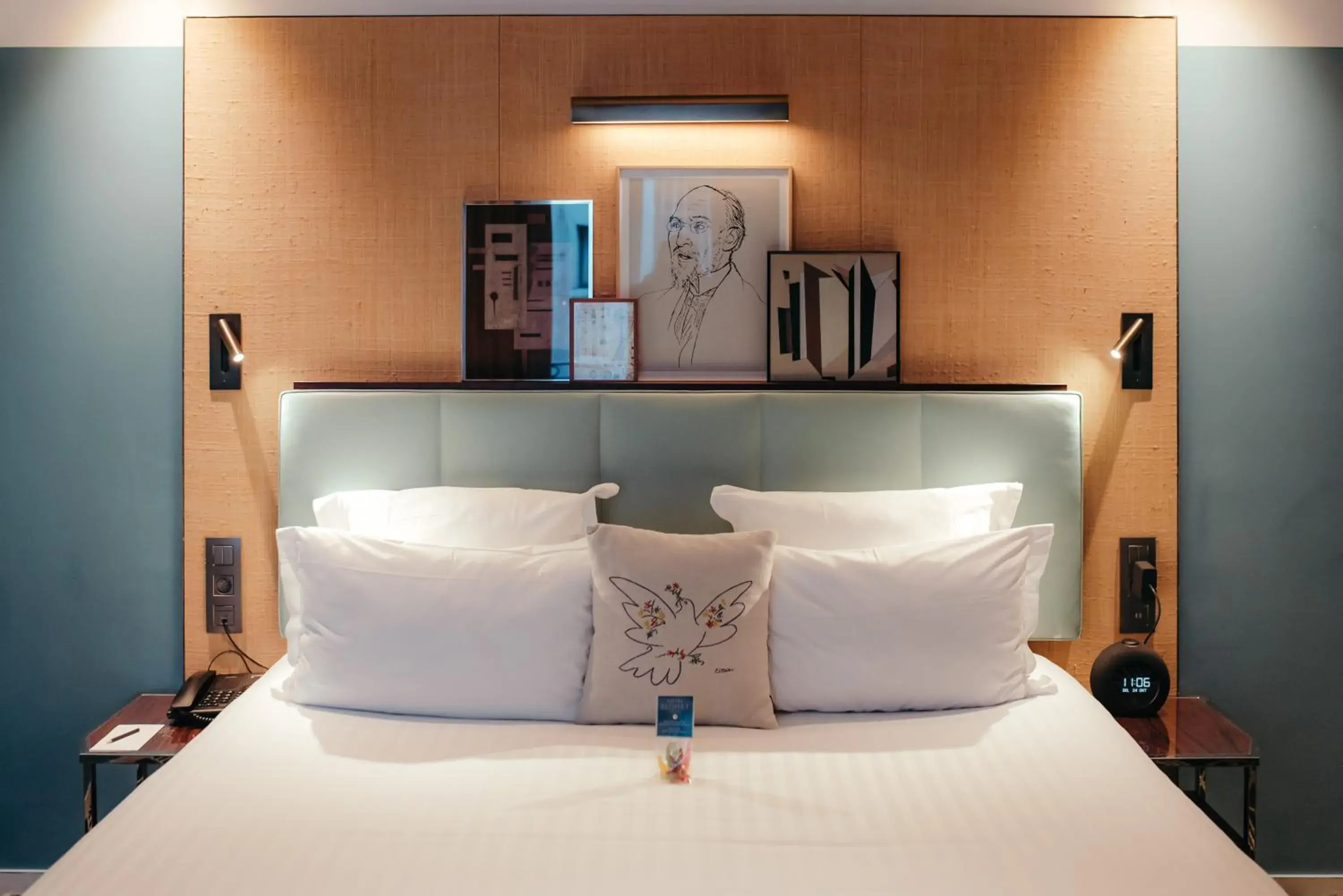 Junior Suite with Pool Access in Hotel Eiffel Blomet Junior Suite with Pool Access in Hotel Eiffel Blomet