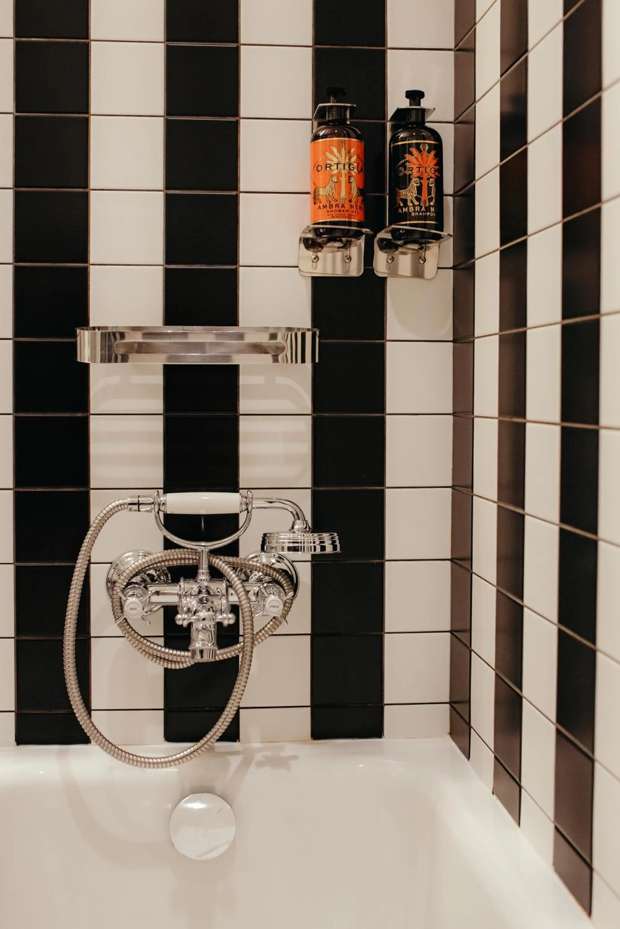 Shower in Hotel Eiffel Blomet