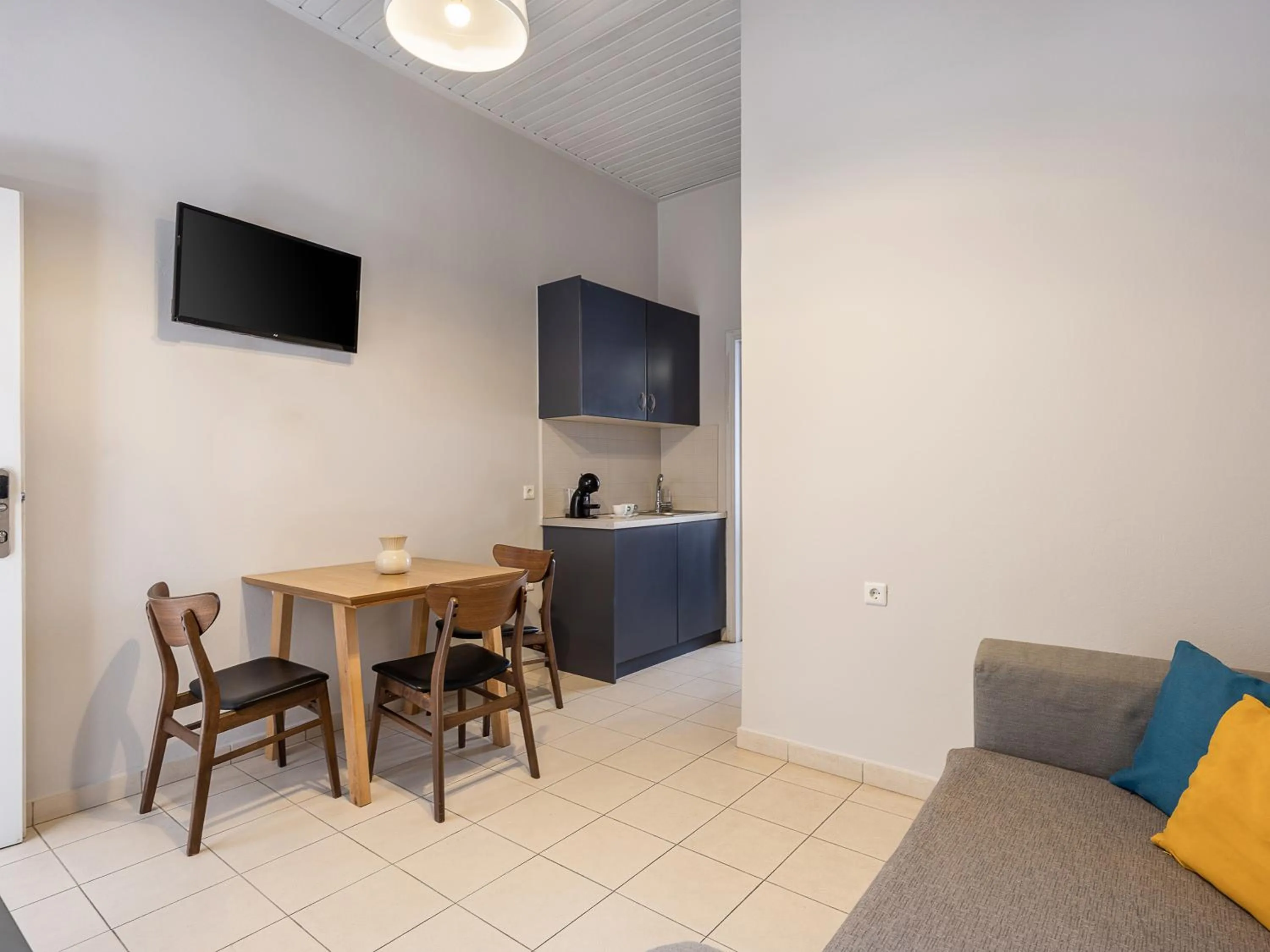 TV and multimedia in Elia Estia