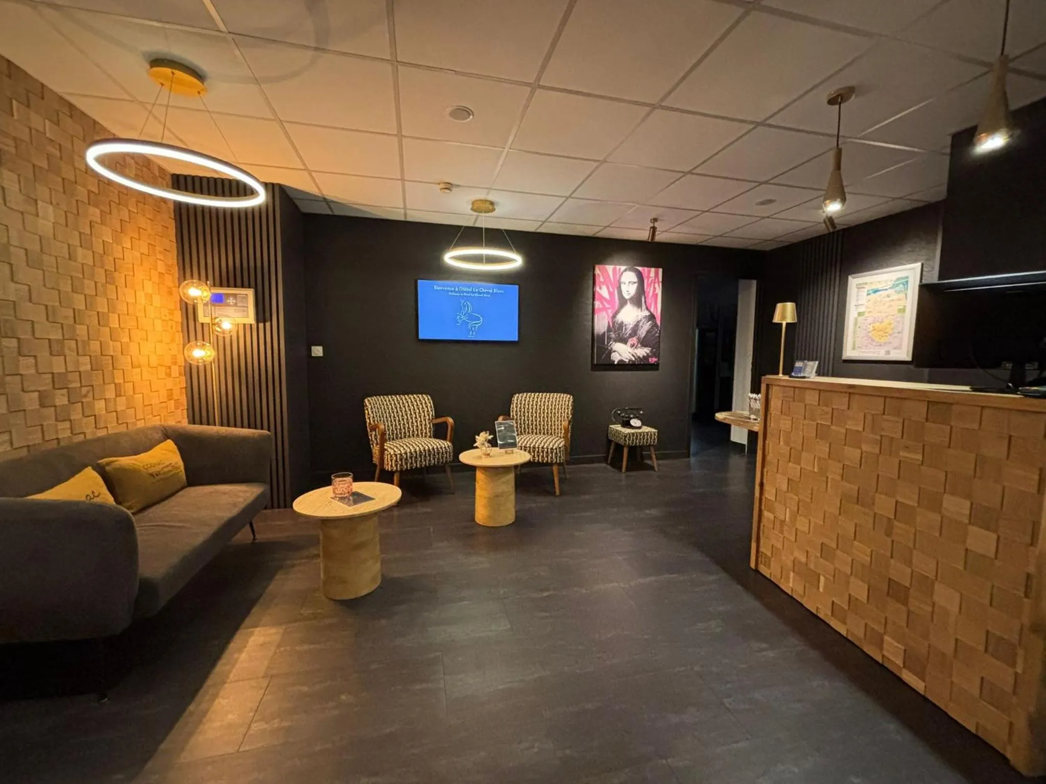 Lobby or reception in Cit'Hotel Le Cheval Blanc, Cognac Centre