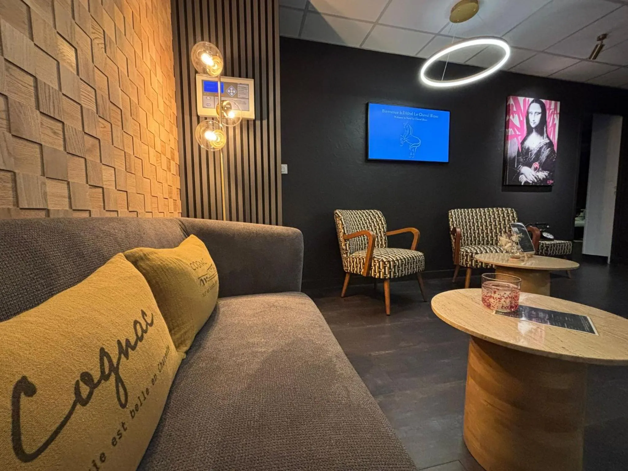 Lobby or reception in Cit'Hotel Le Cheval Blanc, Cognac Centre