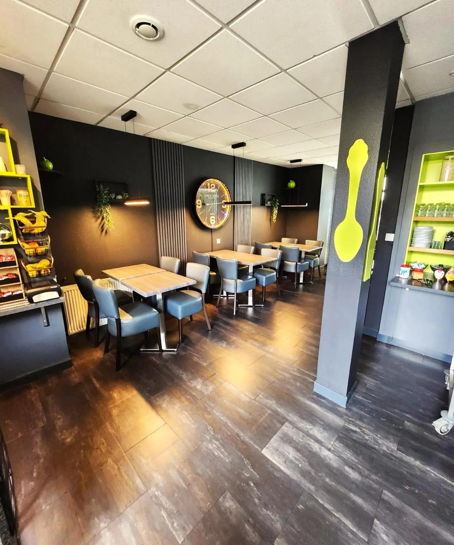 Breakfast in Cit'Hotel Le Cheval Blanc, Cognac Centre