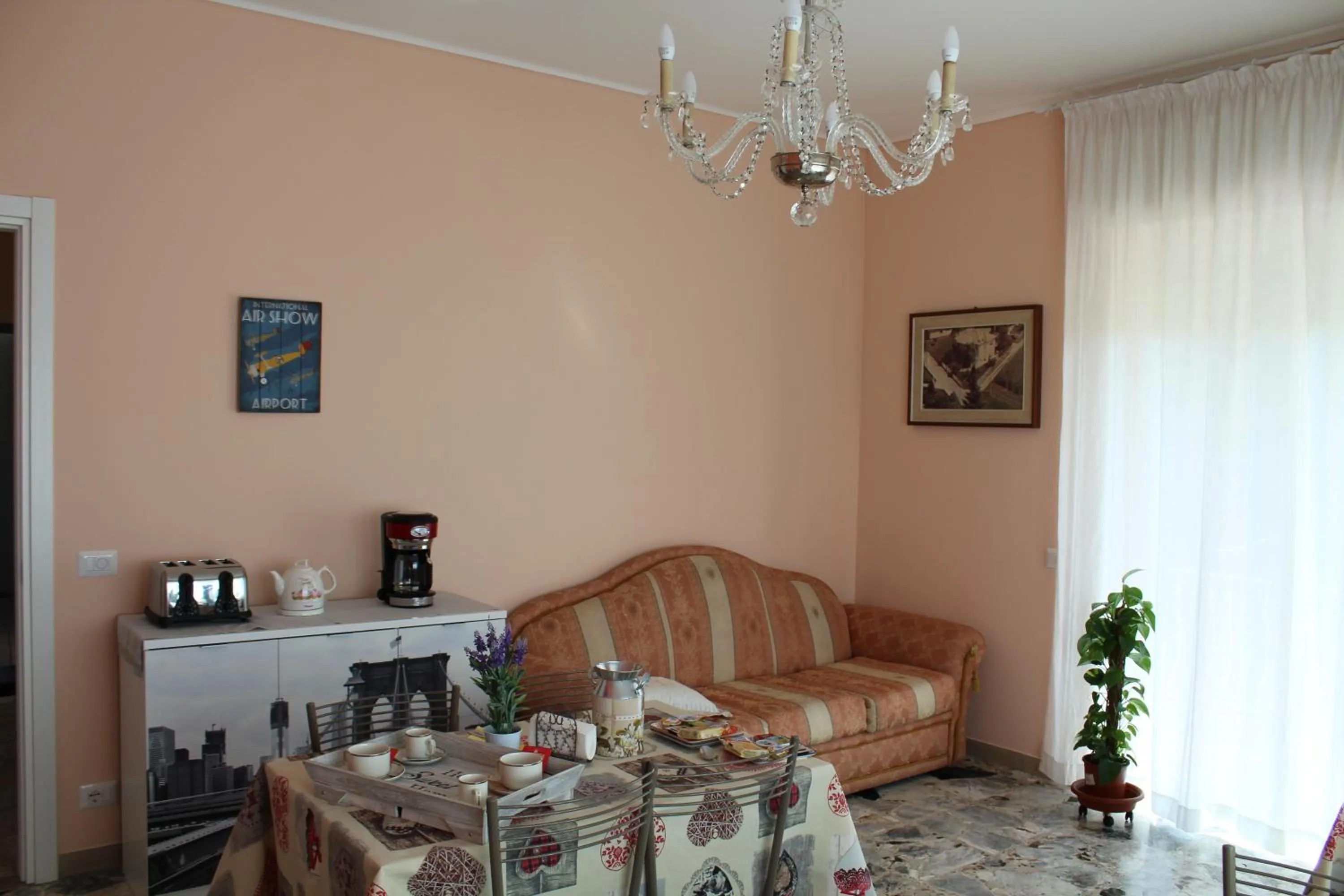 Communal lounge/ TV room in Casamia B&B