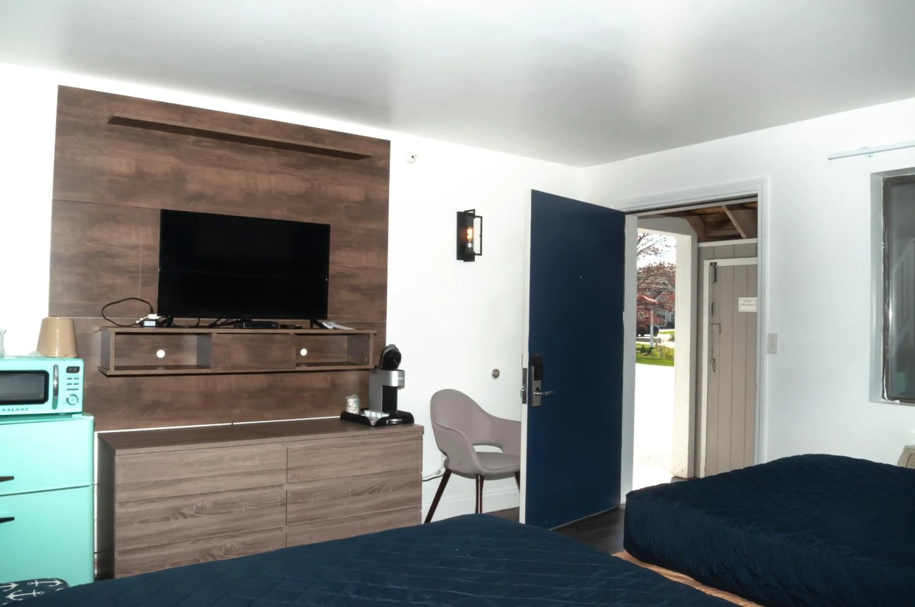 TV and multimedia, Bed in Flagship Inn