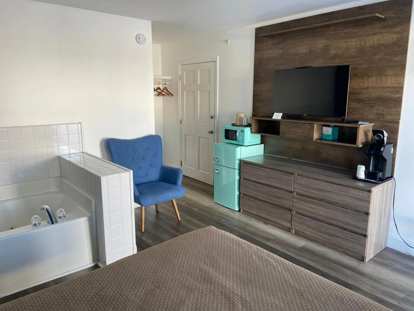 Suite with Hot Tub in Flagship Inn