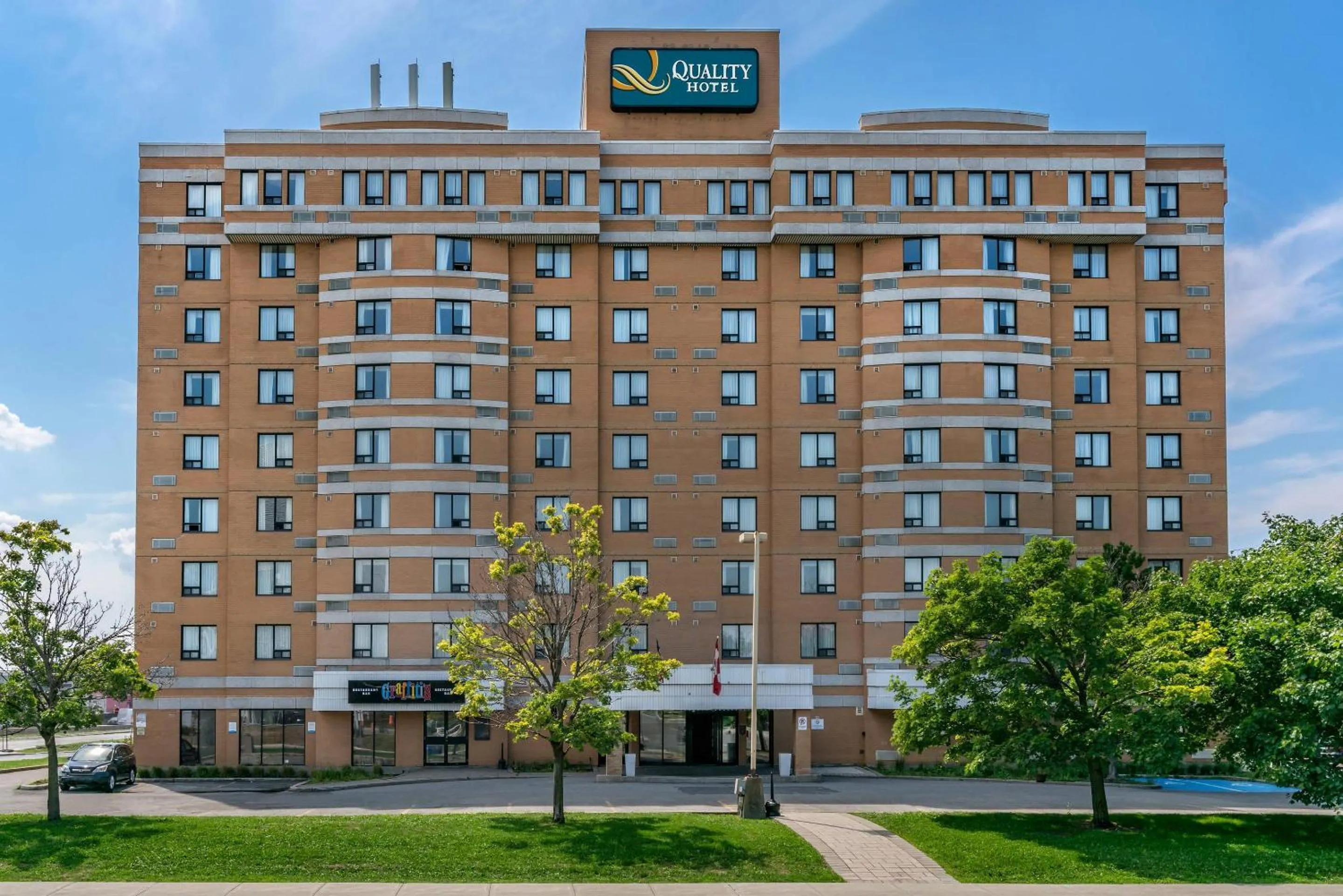 Property building in Quality Inn and Suites Montreal East