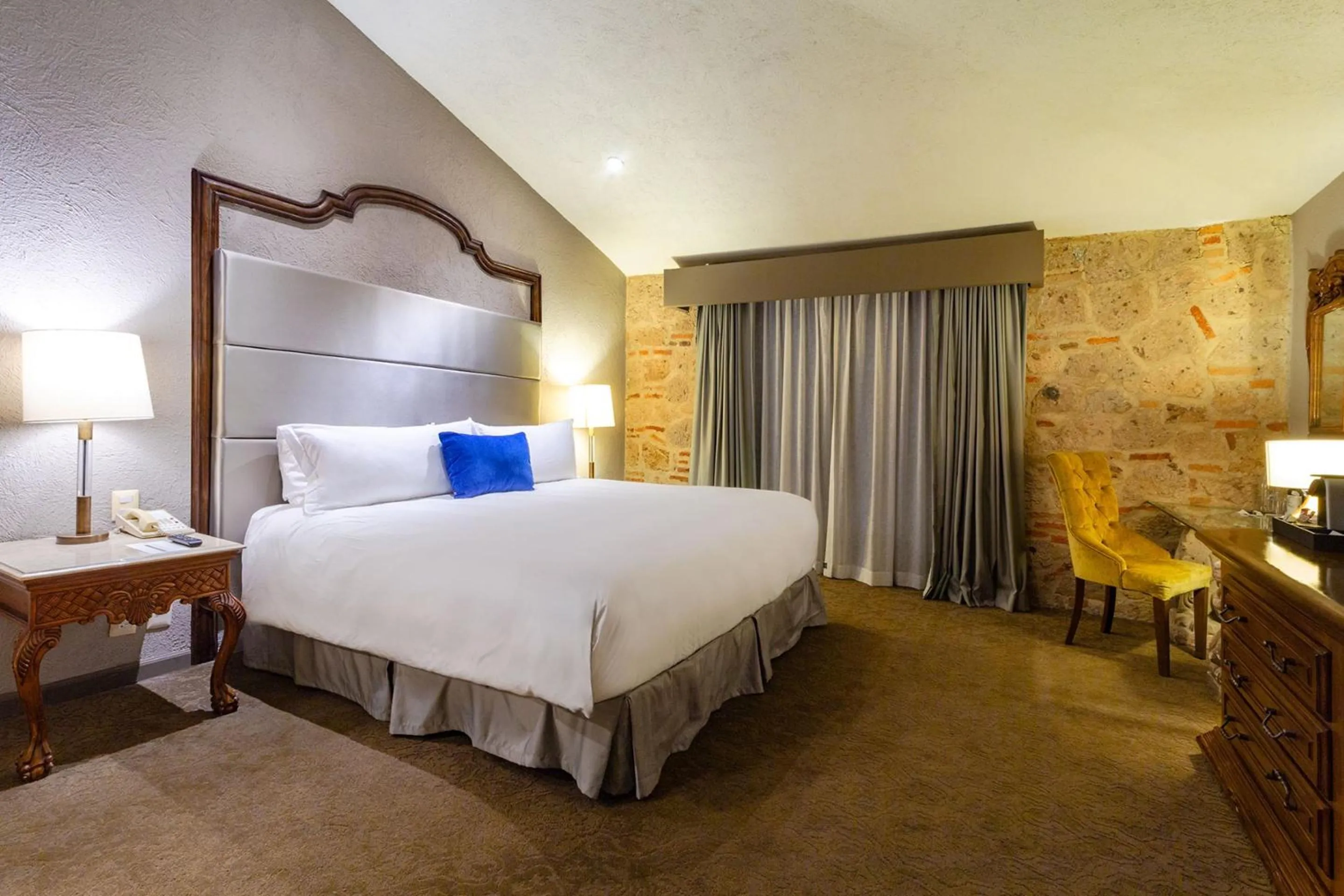 Bedroom, Bed in Quinta Real Guadalajara