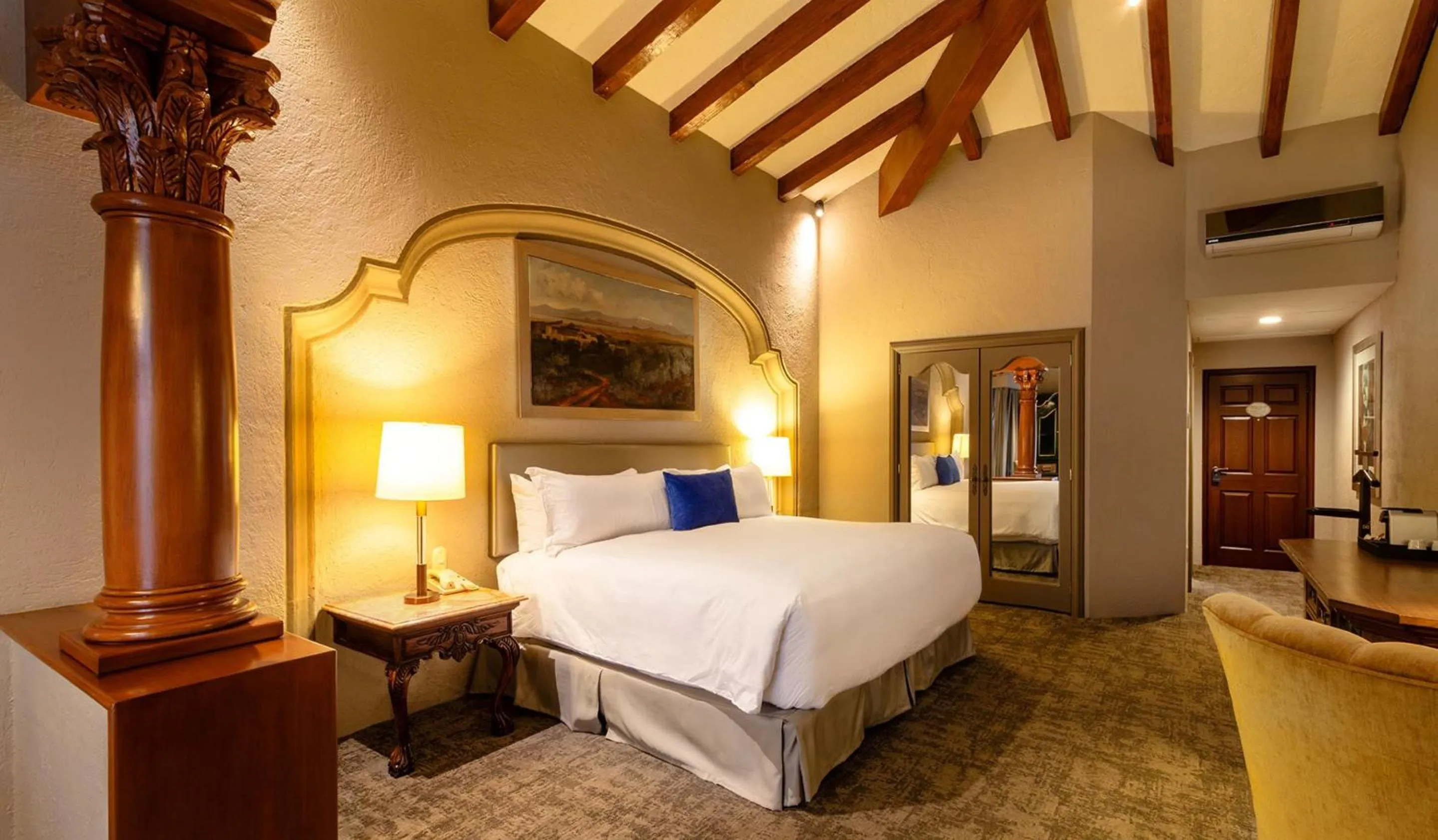 Bedroom, Bed in Quinta Real Guadalajara