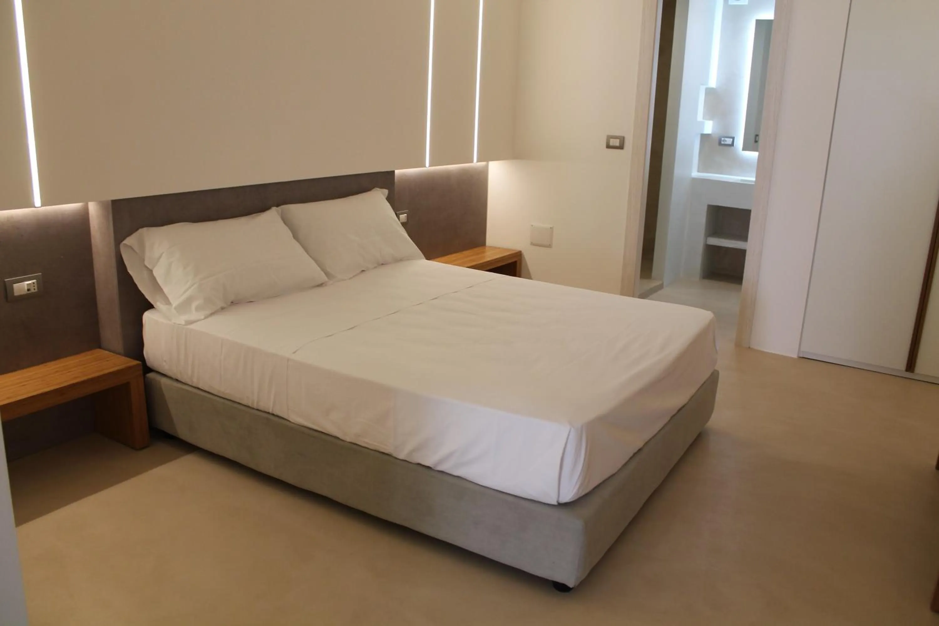 Photo of the whole room, Bed in Seven Suite B&B