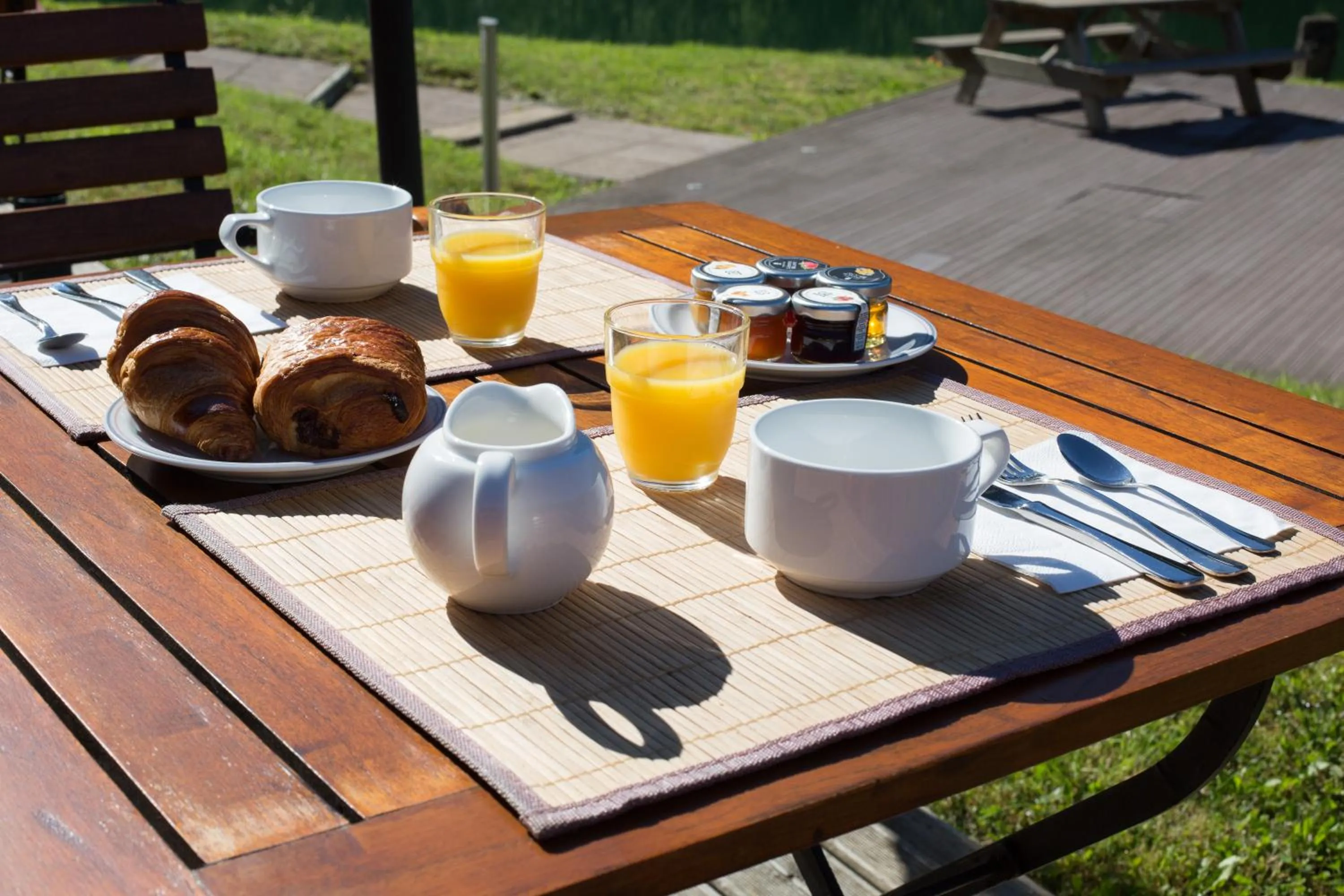 Buffet breakfast in Lac des Graves