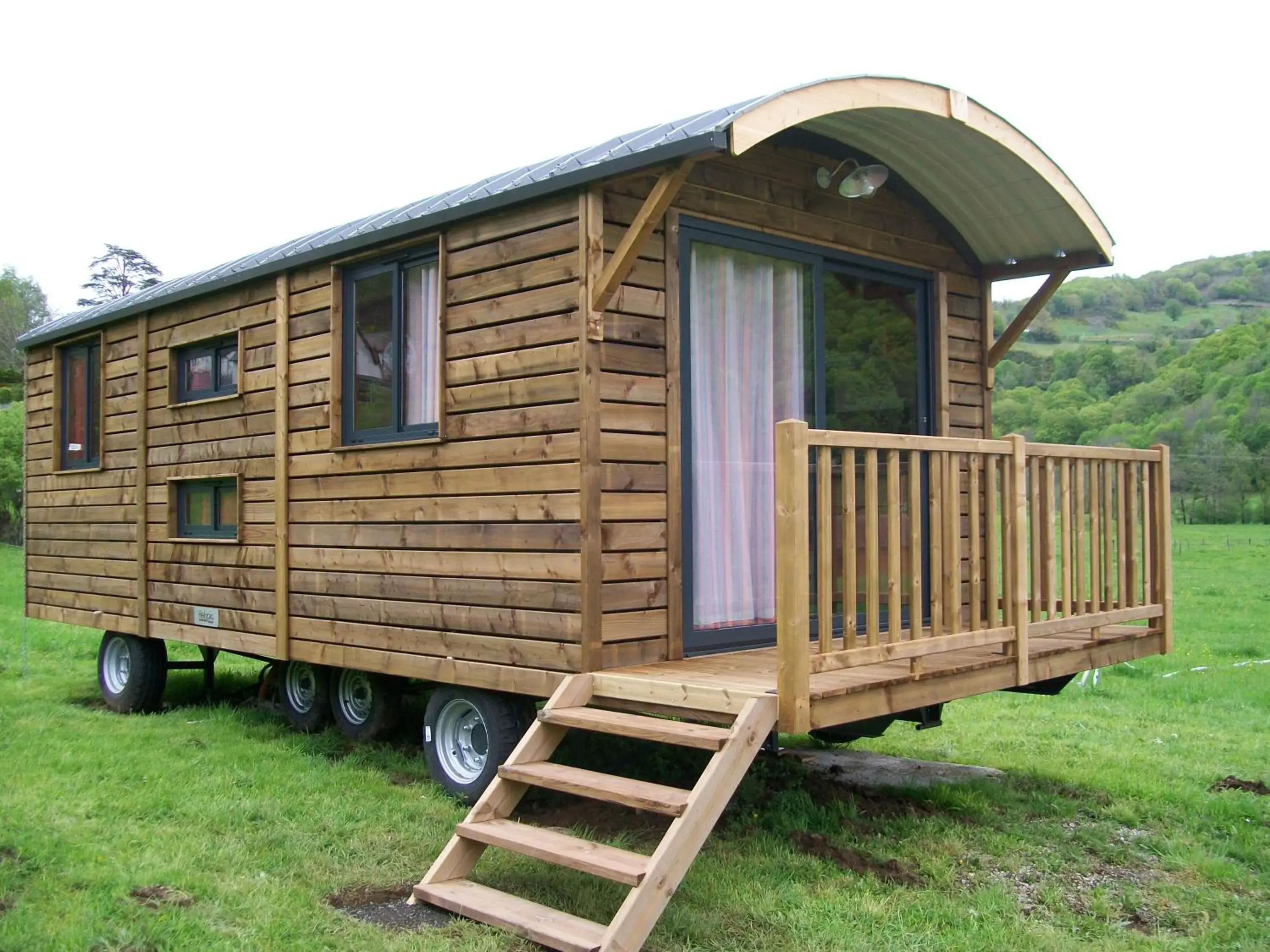 Caravan in Lac des Graves Caravan in Lac des Graves