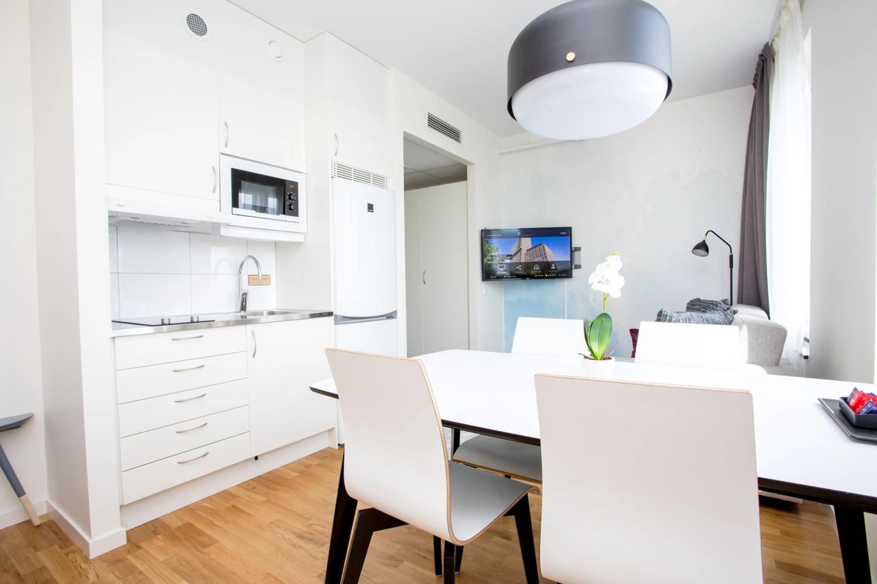 Dining area in ApartDirect Älvsjö