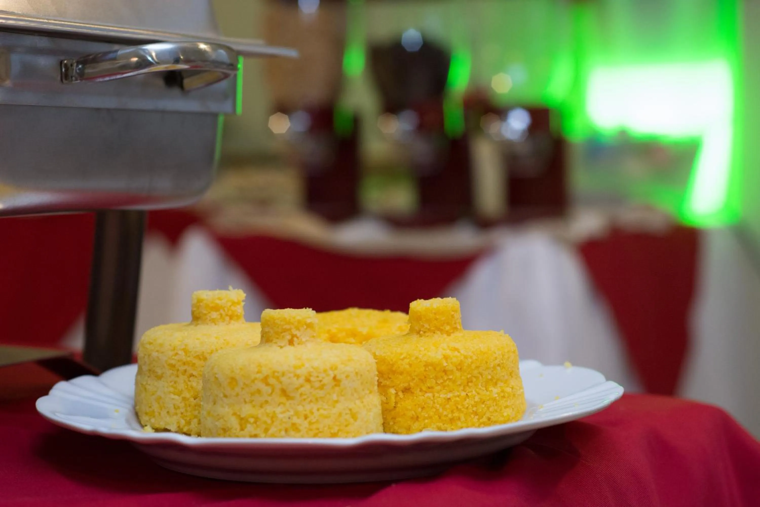 Food in Pak Suítes Hotel