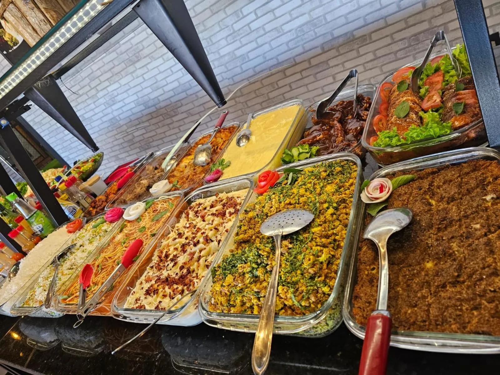 Restaurant/places to eat in Pak Suítes Hotel