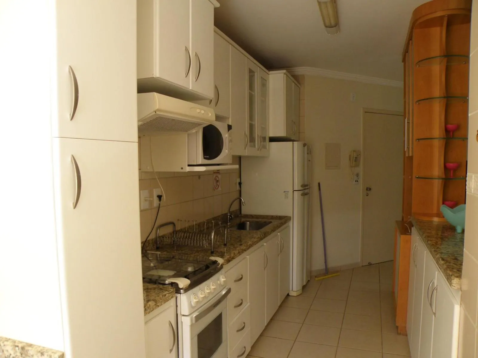 Communal kitchen in Vitória das Thermas Caldas Novas - ACHEI FERIAS - Com Roupa de Cama