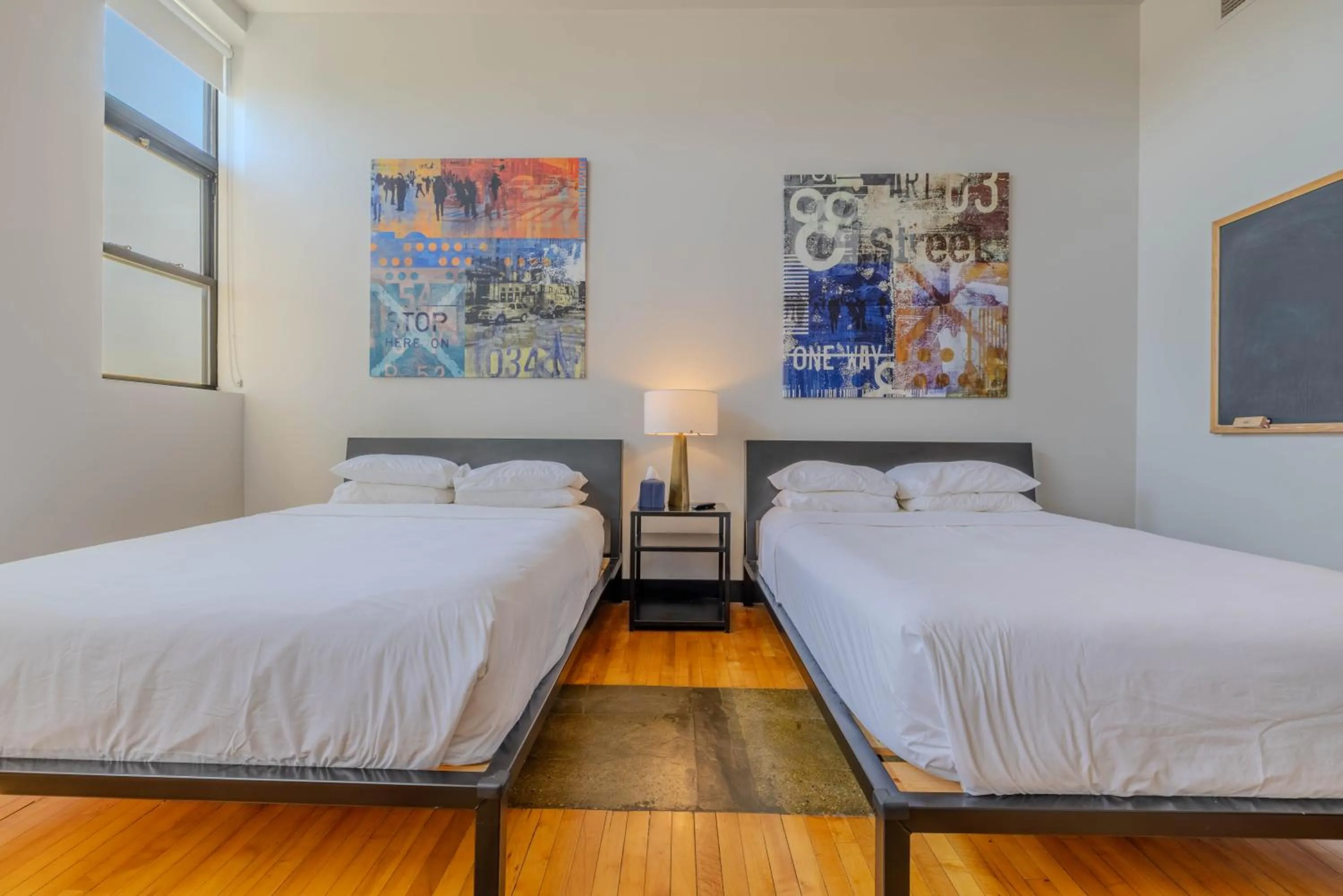 Bed in Hotel Grinnell, Ascend Hotel Collection