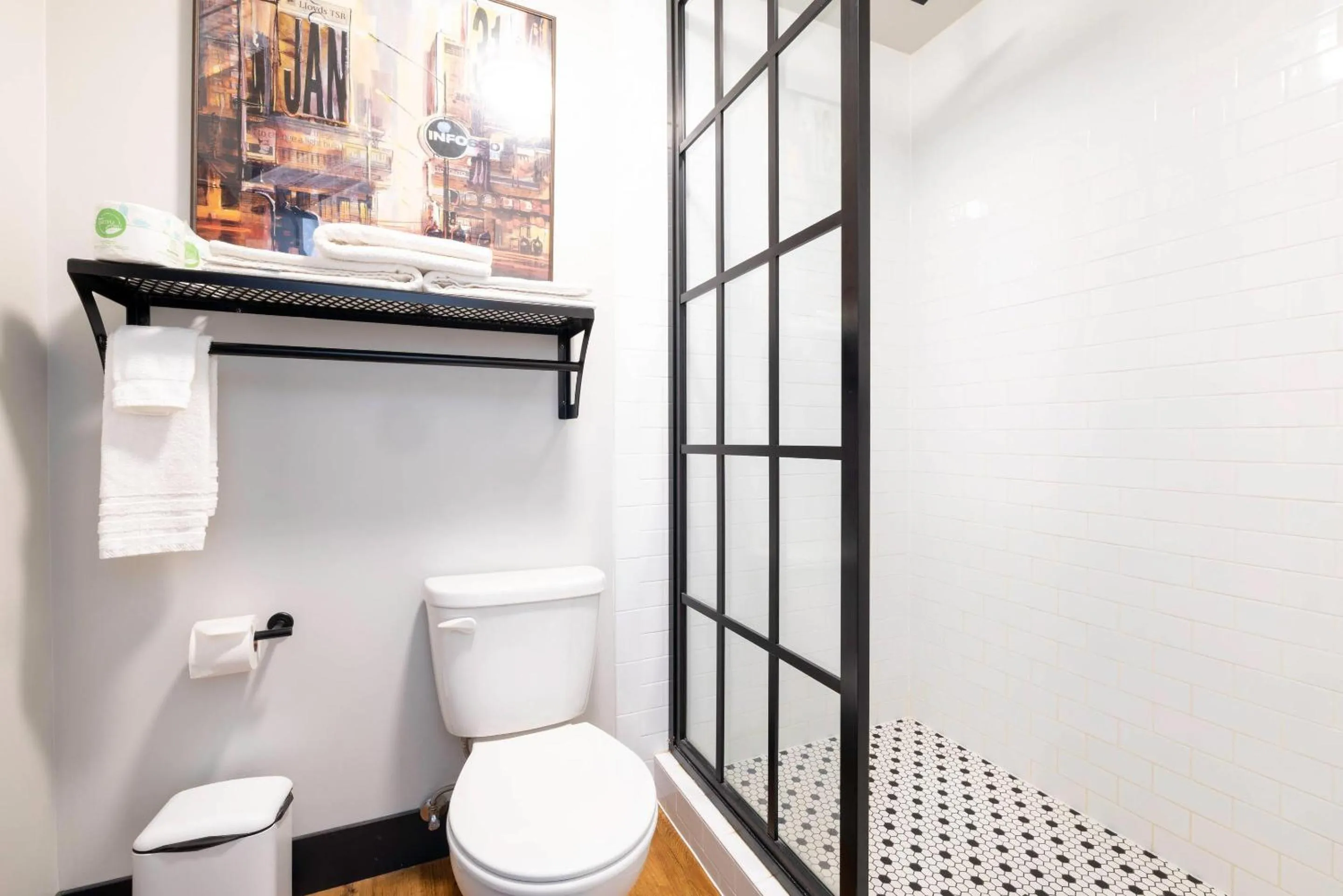 Bedroom in Hotel Grinnell, Ascend Hotel Collection