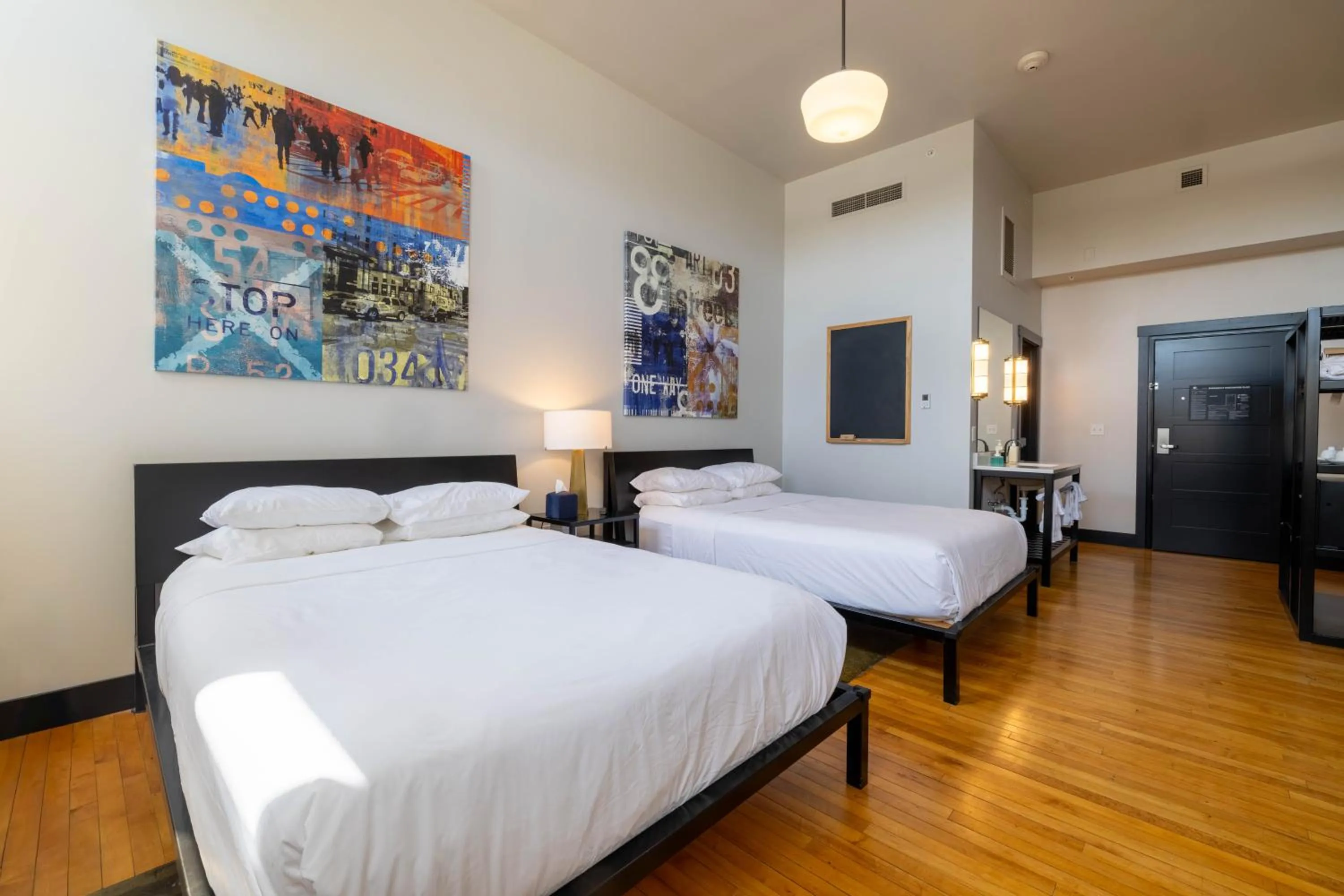 Bed in Hotel Grinnell, Ascend Hotel Collection