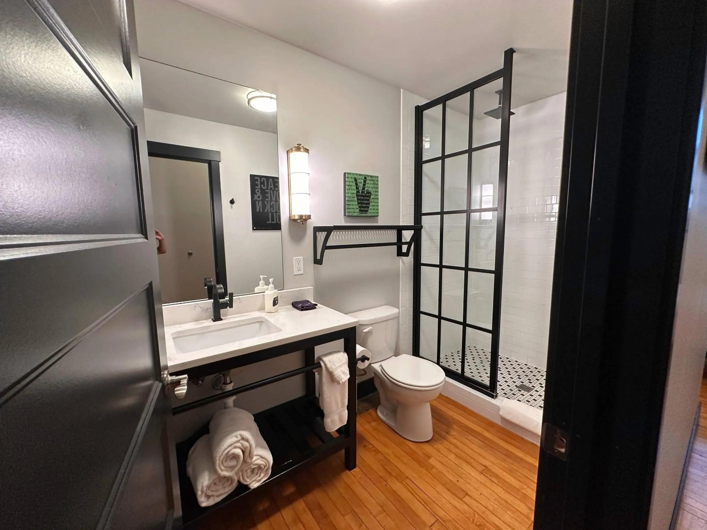 Bedroom in Hotel Grinnell, Ascend Hotel Collection