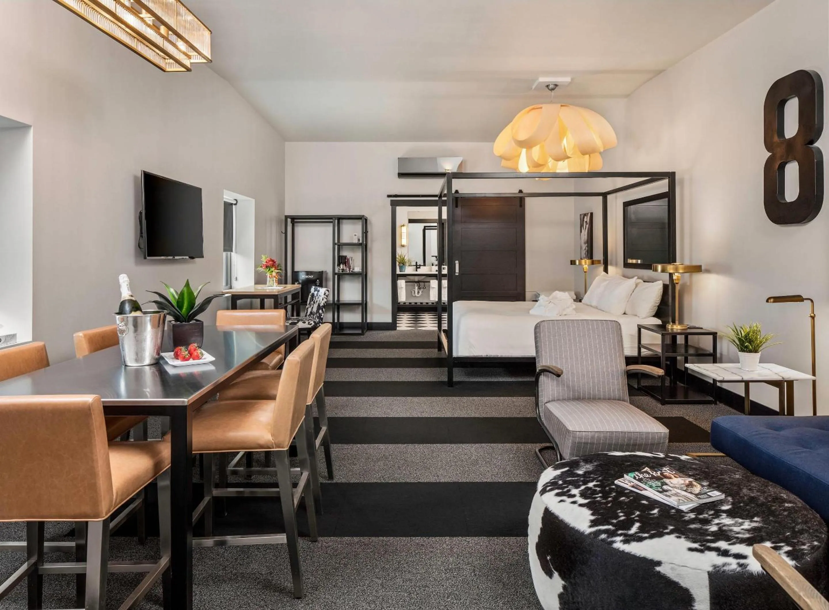 Bedroom in Hotel Grinnell, Ascend Hotel Collection