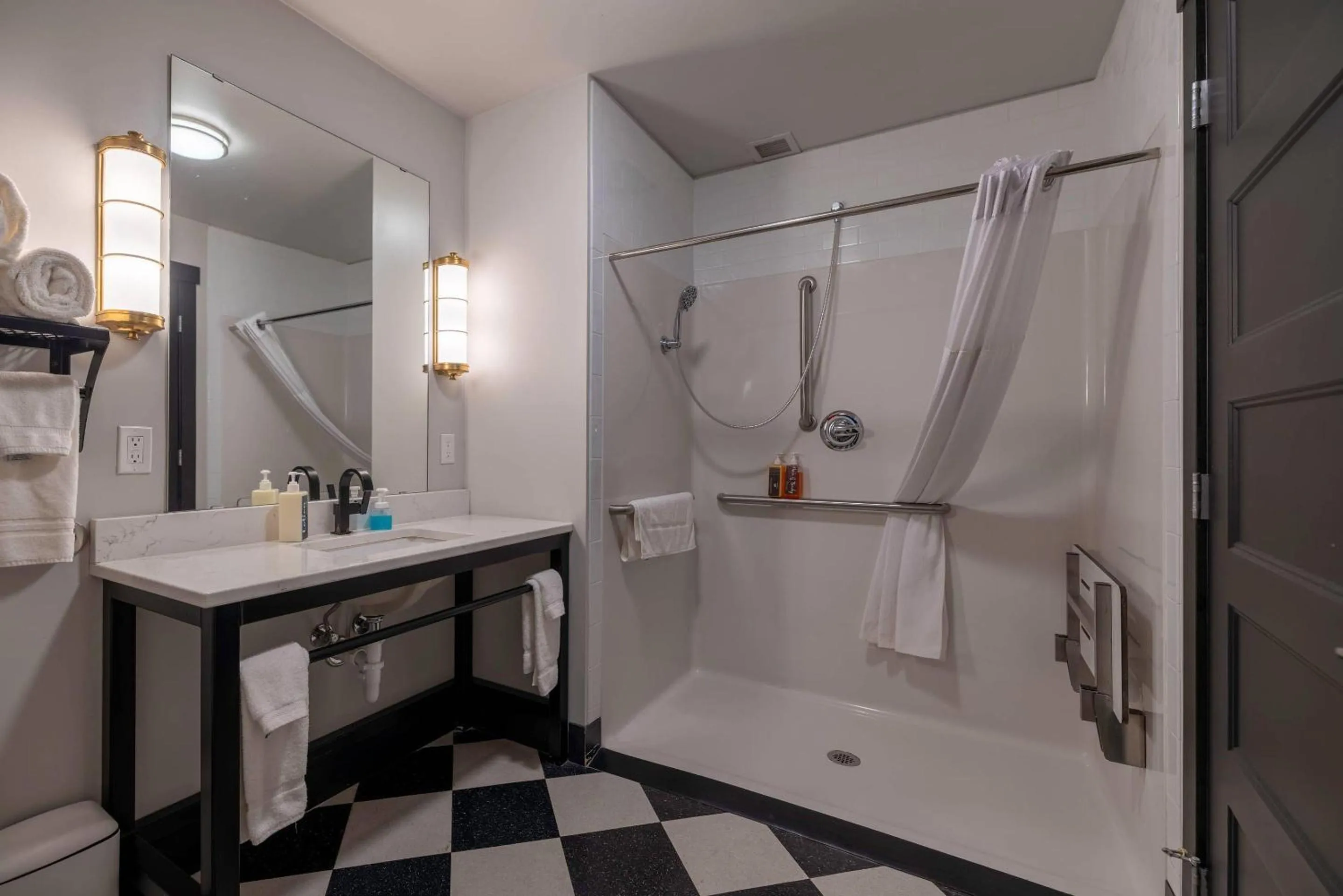 Bedroom in Hotel Grinnell, Ascend Hotel Collection