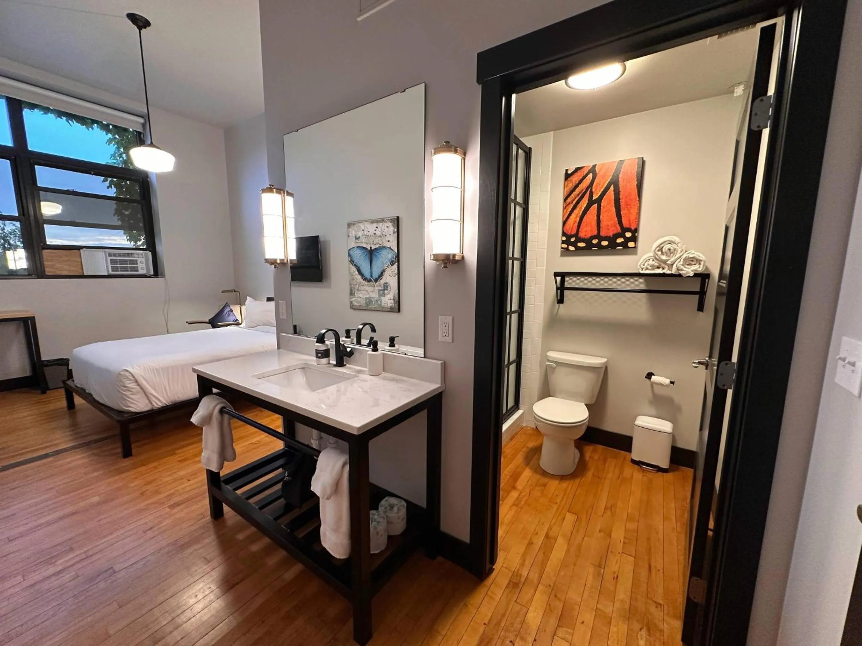 Bedroom, Bed in Hotel Grinnell, Ascend Hotel Collection