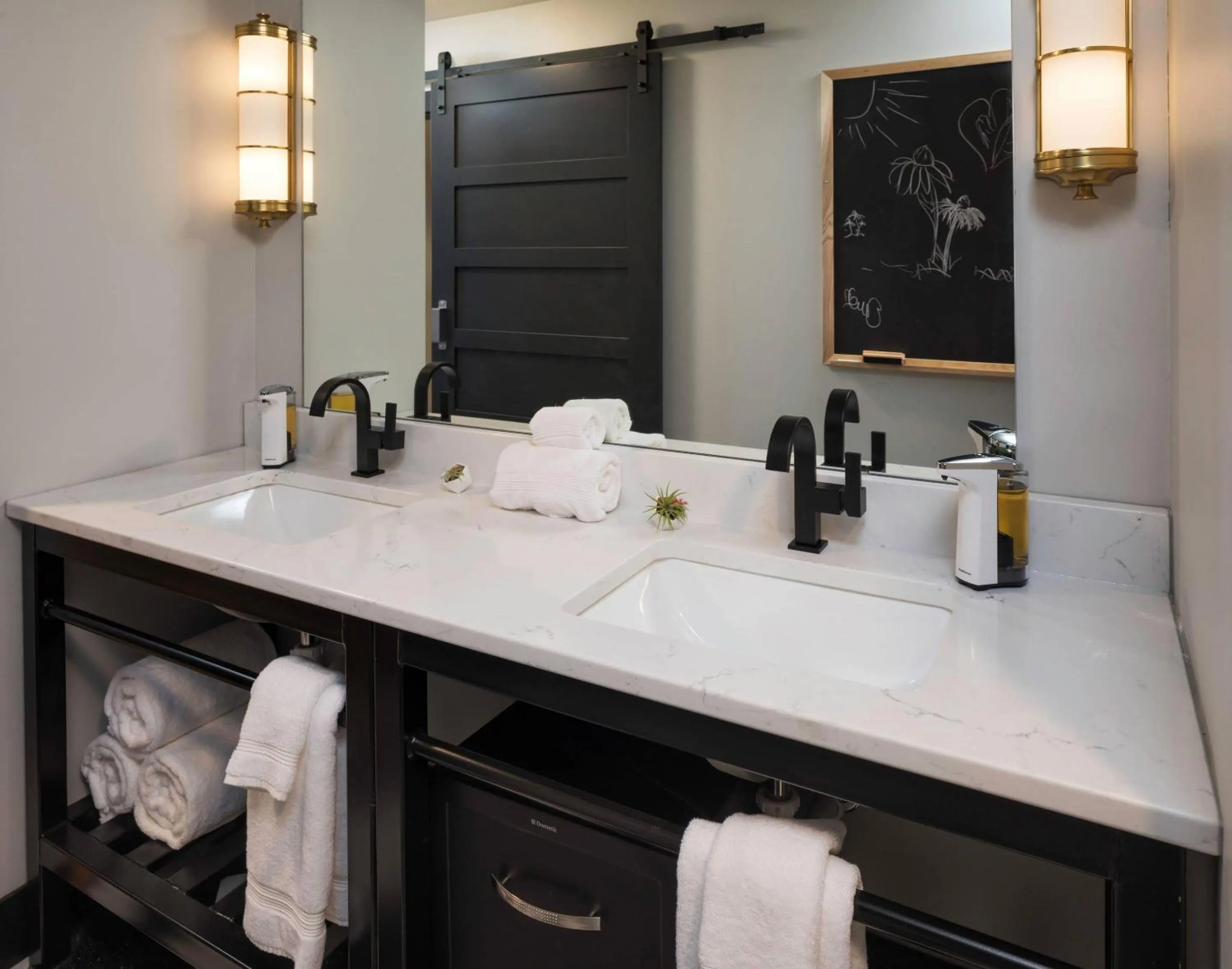 Bedroom in Hotel Grinnell, Ascend Hotel Collection