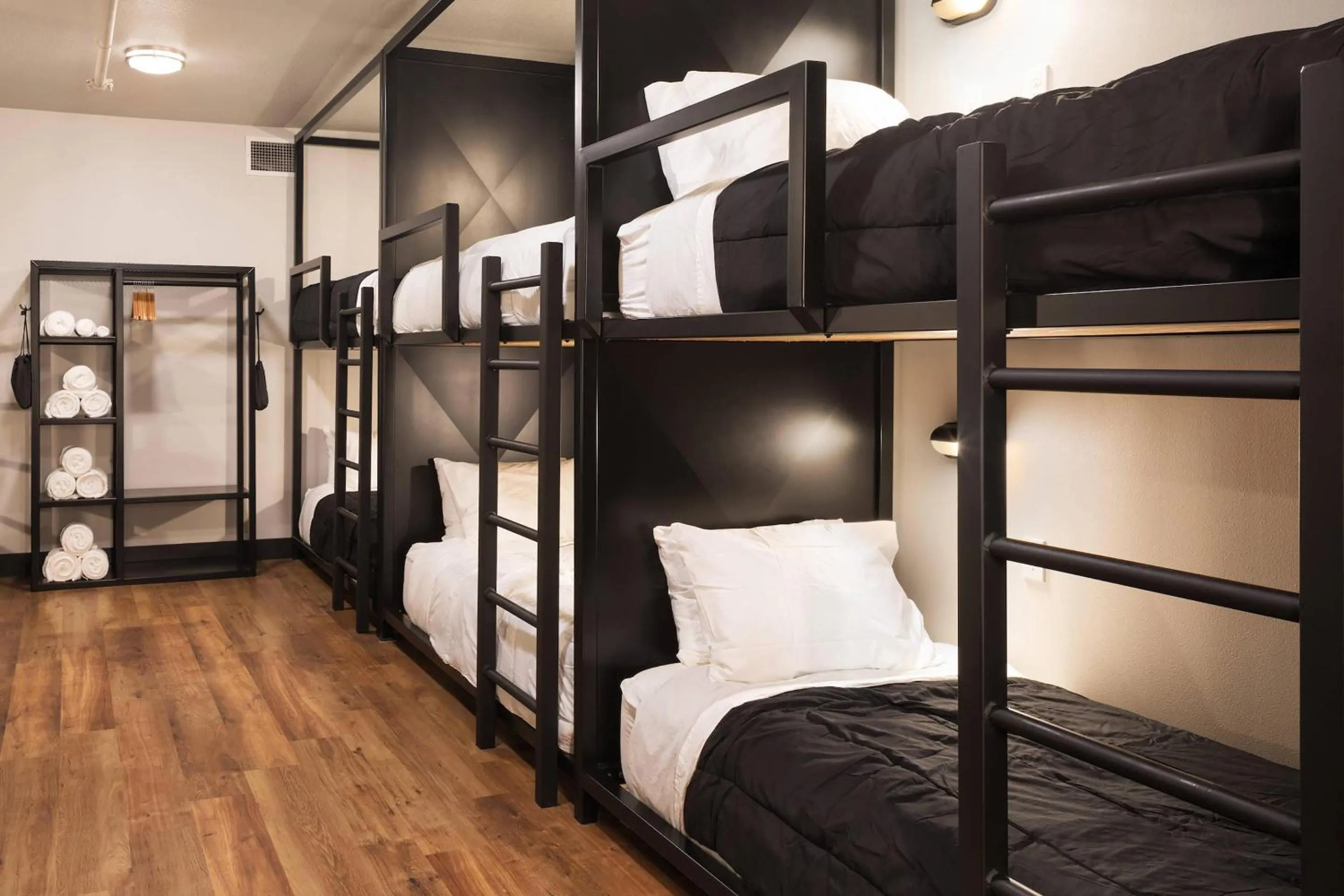 Bedroom, Bed in Hotel Grinnell, Ascend Hotel Collection