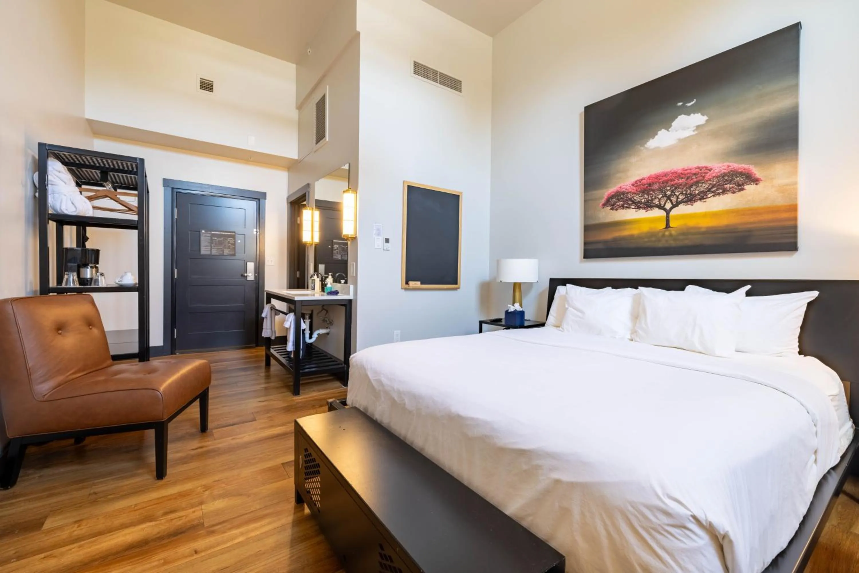 Bed in Hotel Grinnell, Ascend Hotel Collection