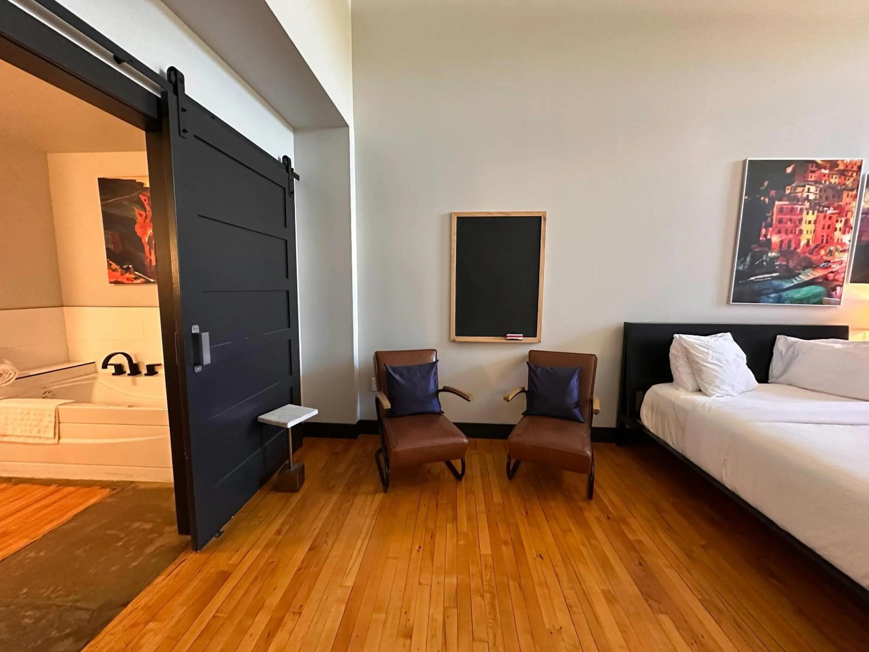 Bedroom, Bed in Hotel Grinnell, Ascend Hotel Collection