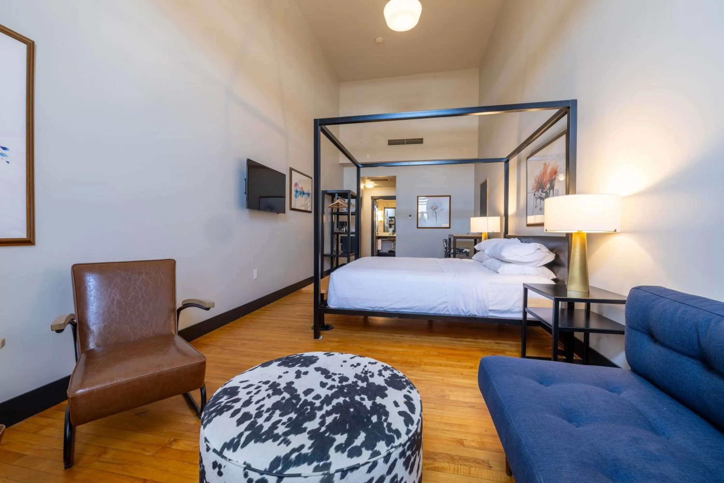 Bed in Hotel Grinnell, Ascend Hotel Collection