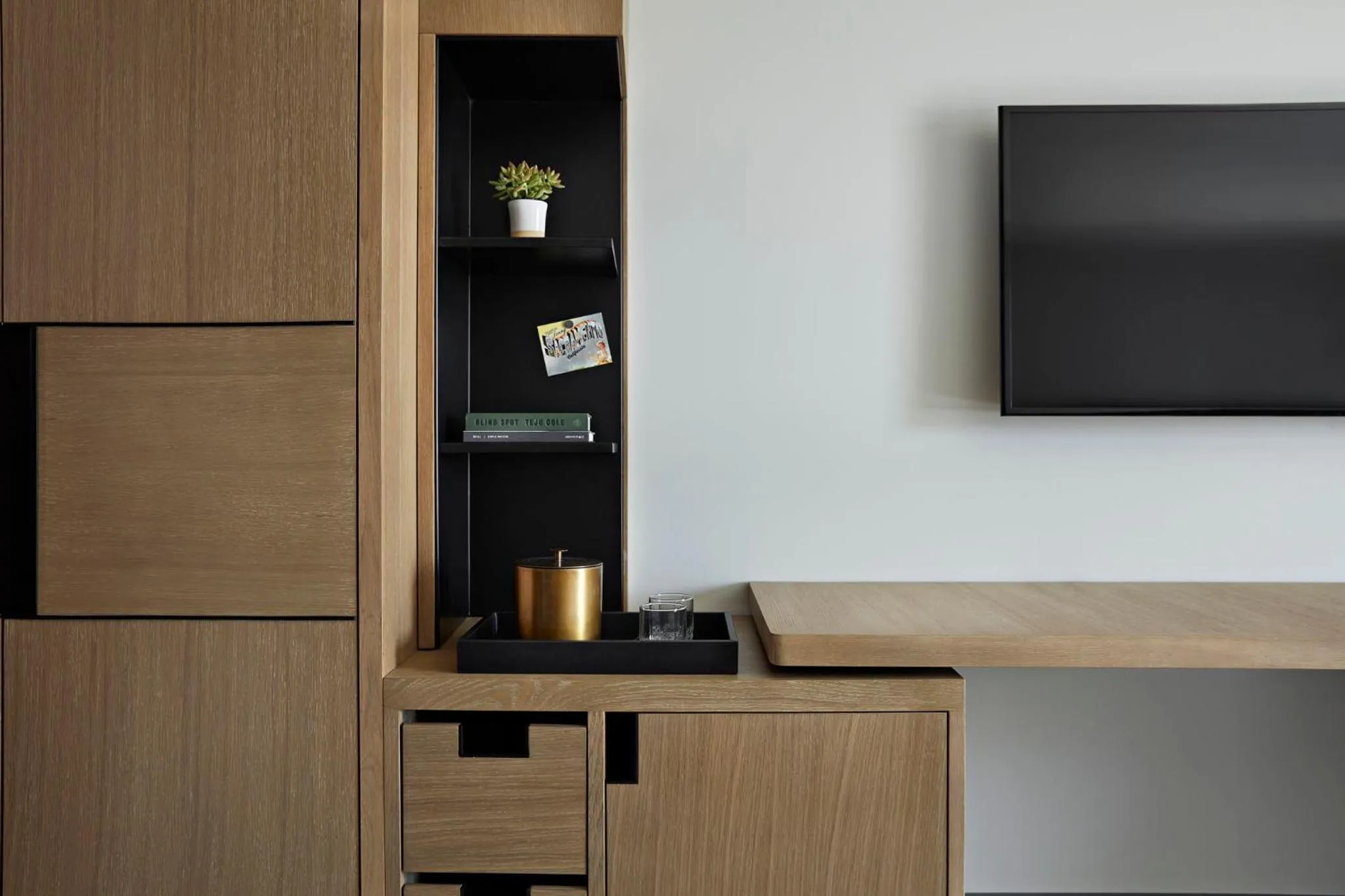 Photo of the whole room in Kimpton Sawyer Hotel by IHG