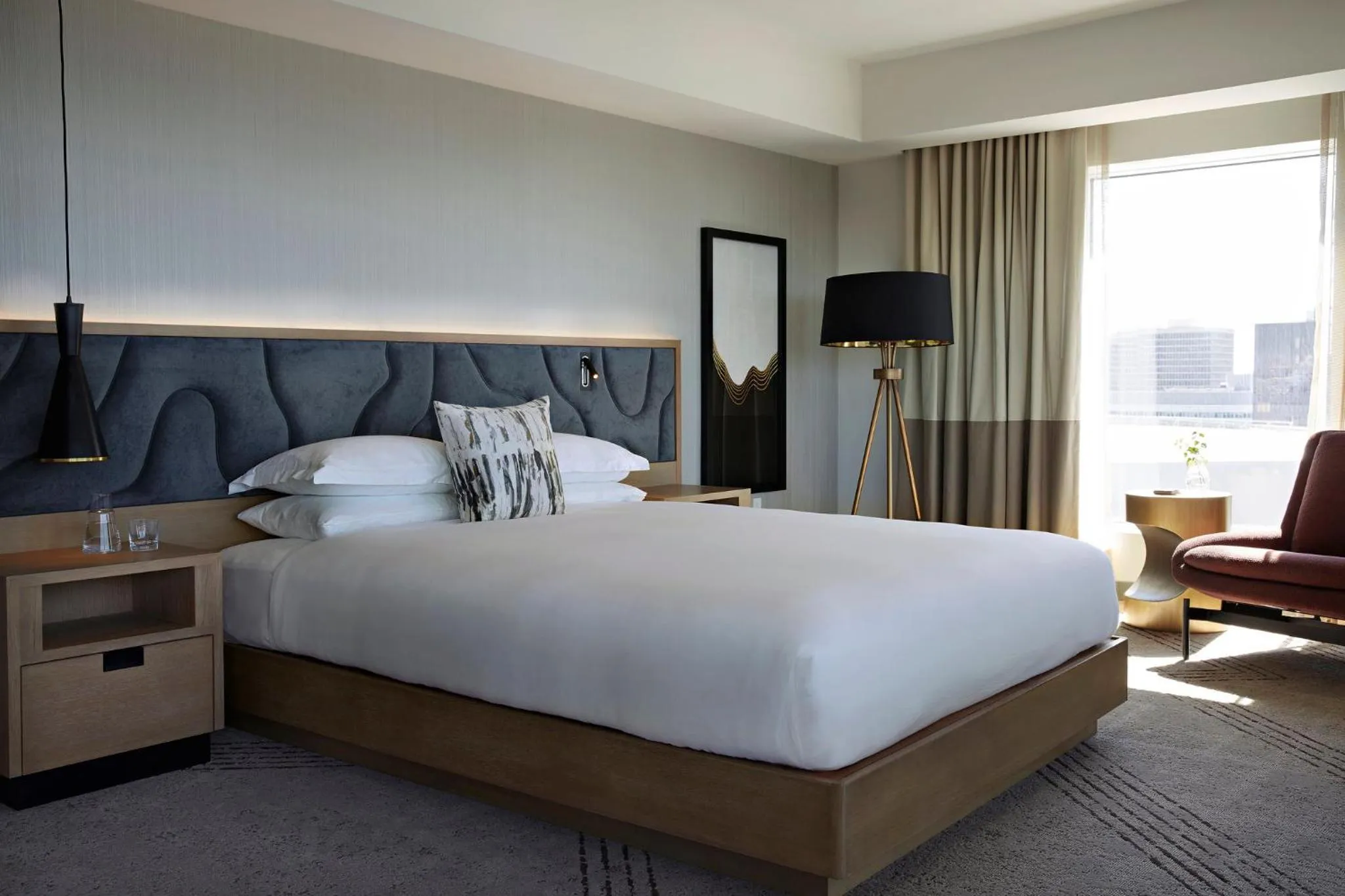 Photo of the whole room, Bed in Kimpton Sawyer Hotel by IHG