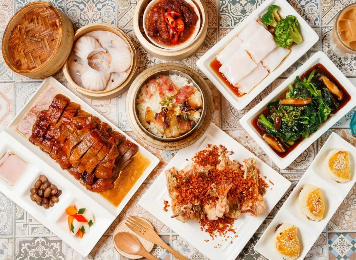 Restaurant/places to eat in Mega Hotel