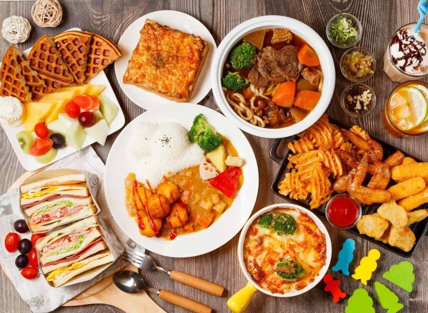 Restaurant/places to eat in Mega Hotel