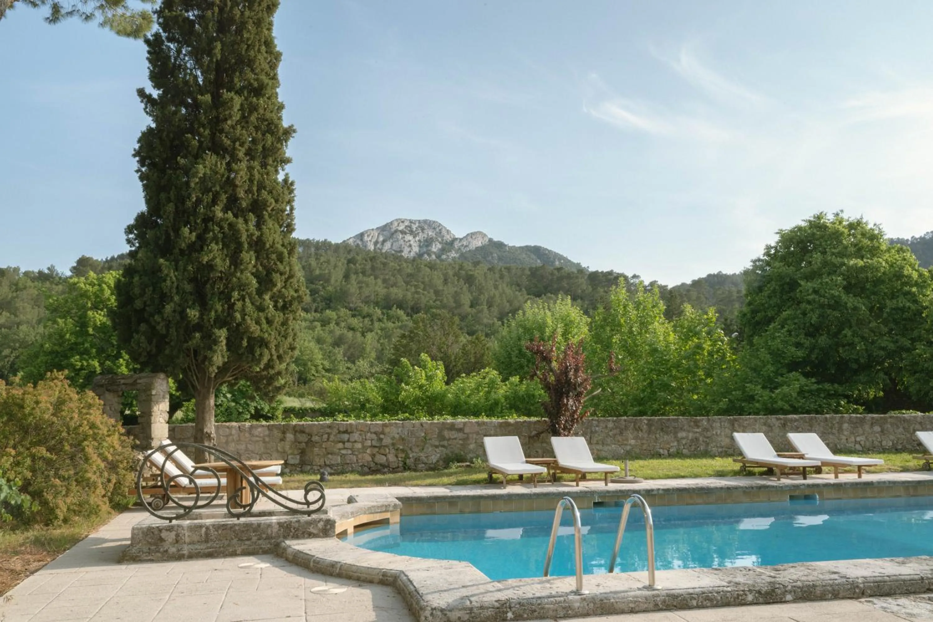 Swimming pool in Hostellerie De L'abbaye De La Celle - Teritoria