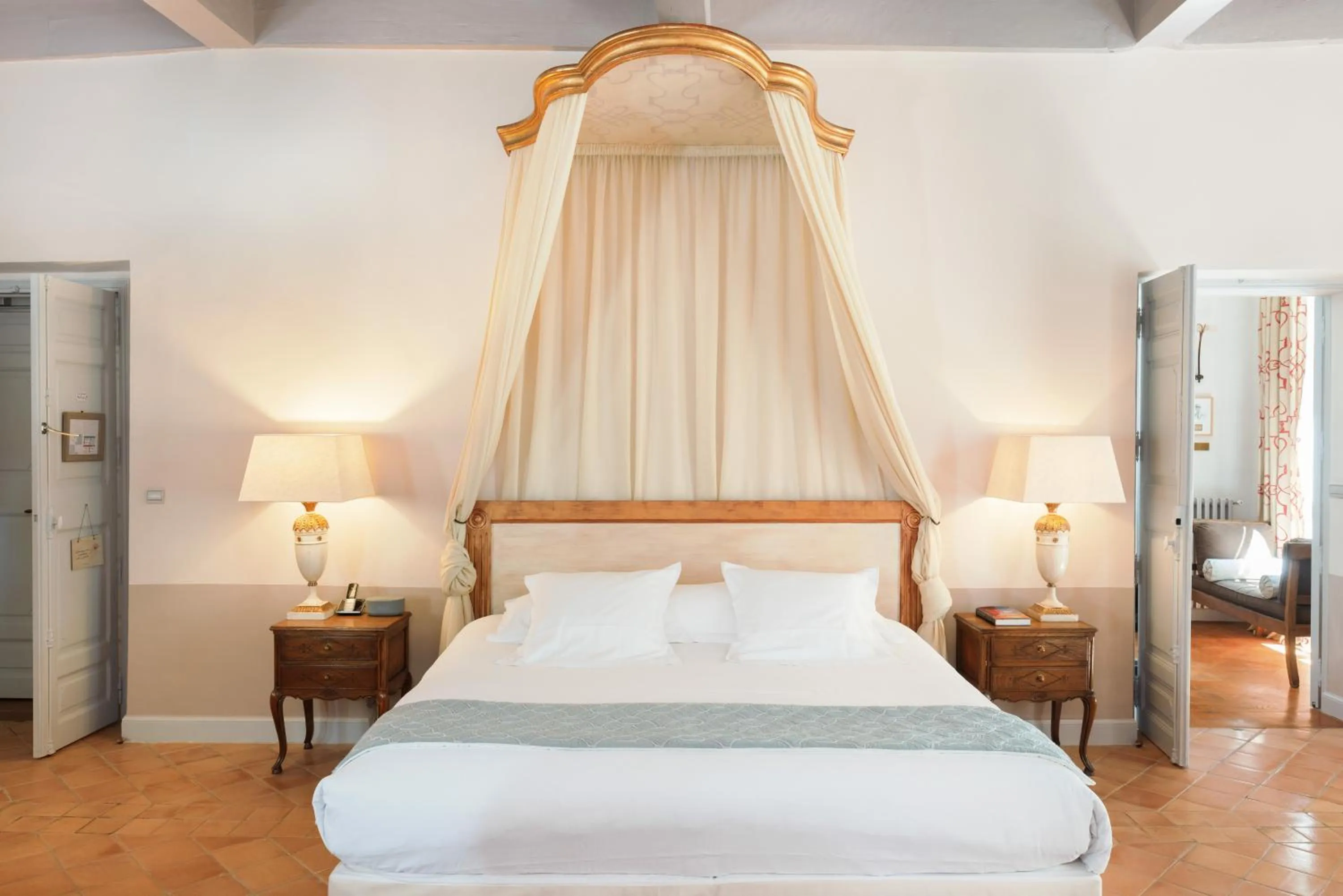 Bed in Hostellerie De L'abbaye De La Celle - Teritoria