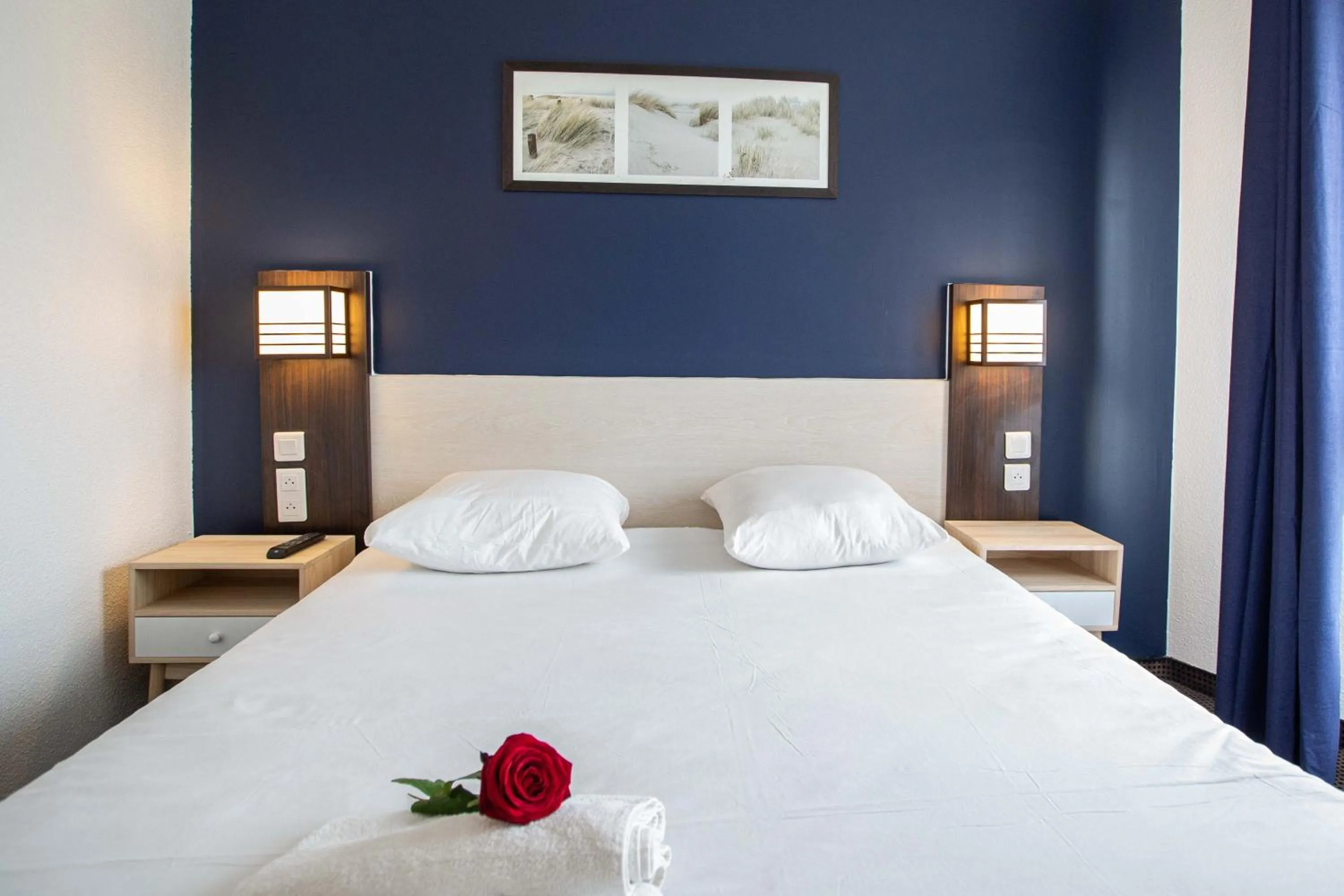 Photo of the whole room, Bed in Urban by balladins Eaubonne