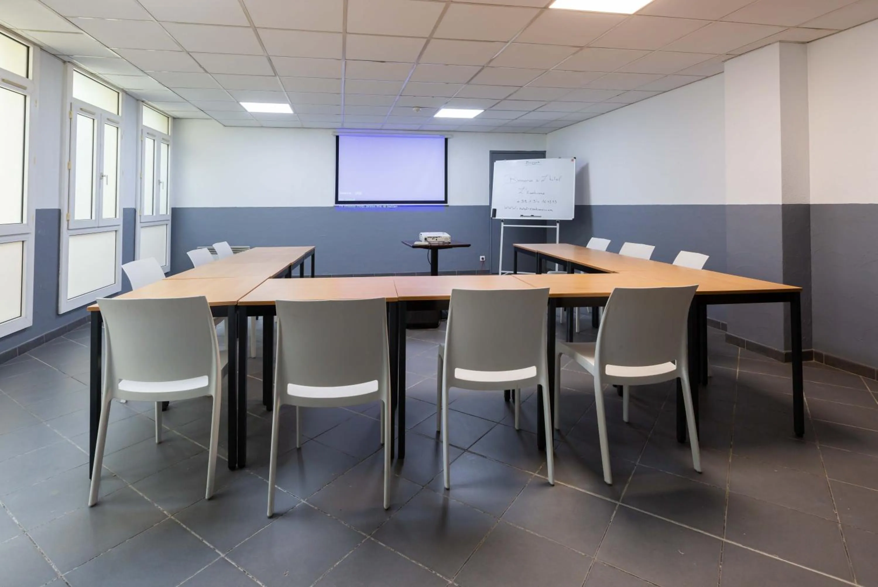 Meeting/conference room in Urban by balladins Eaubonne