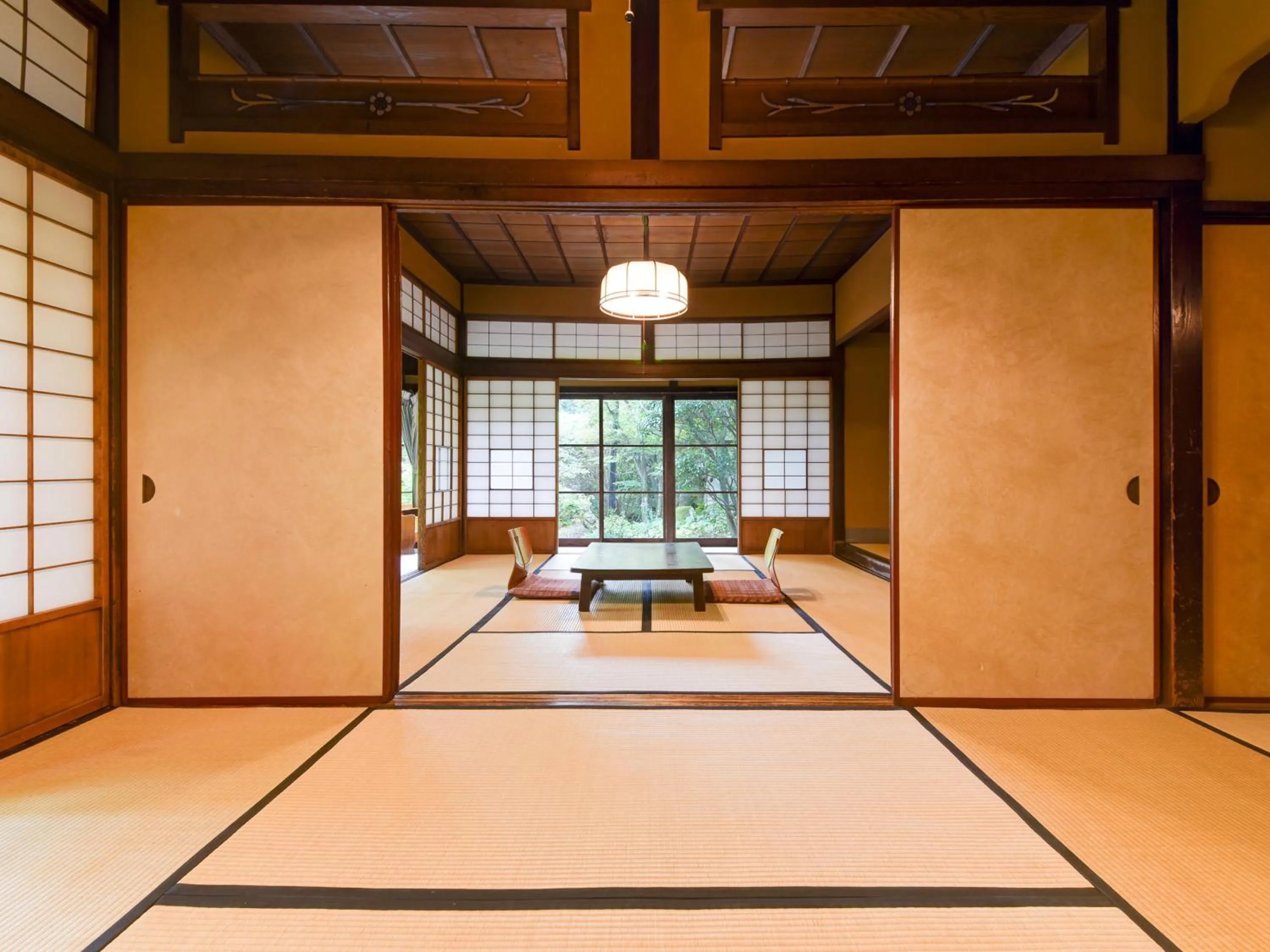 Photo of the whole room in Nagataki