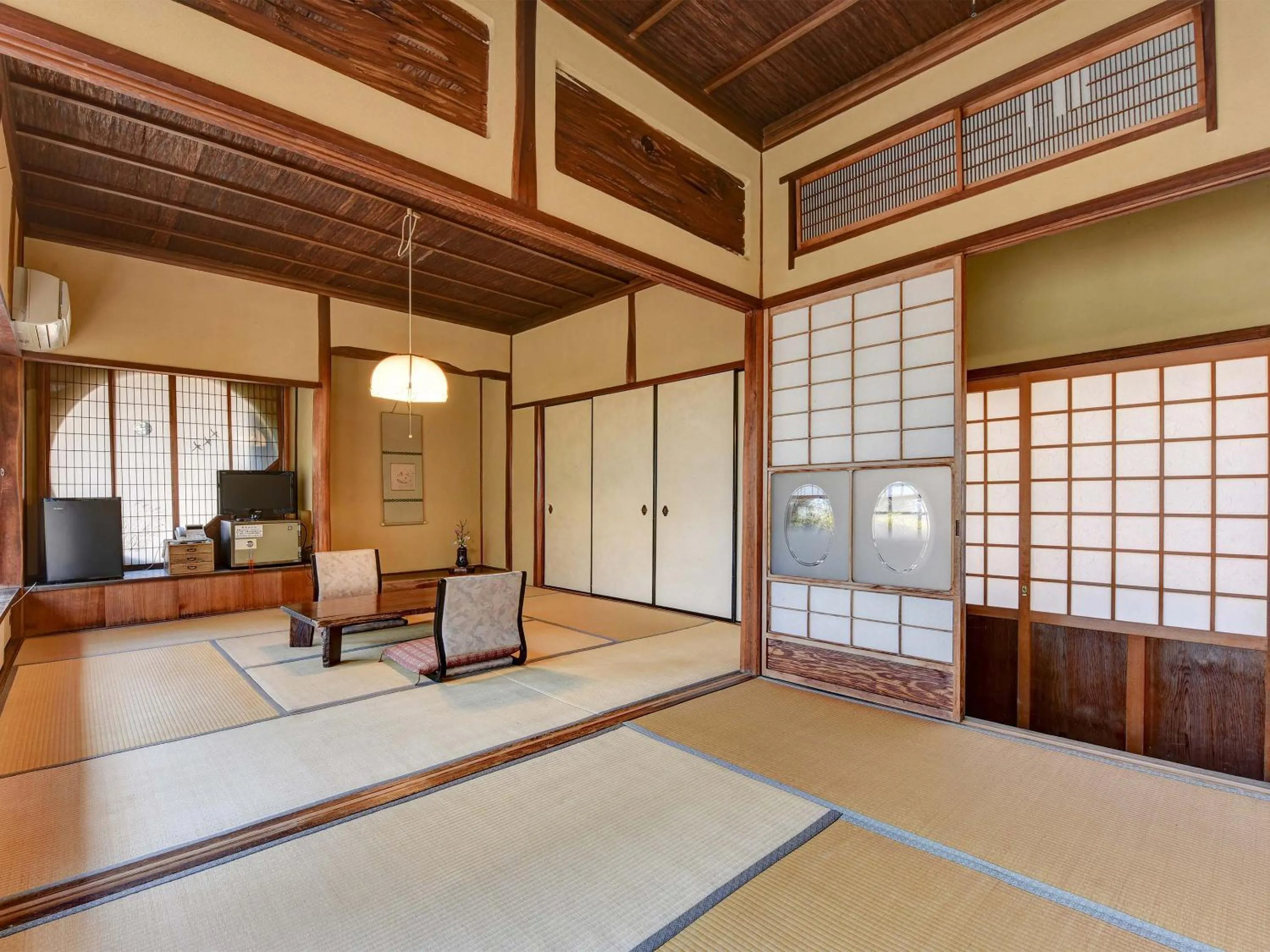 Photo of the whole room in Nagataki