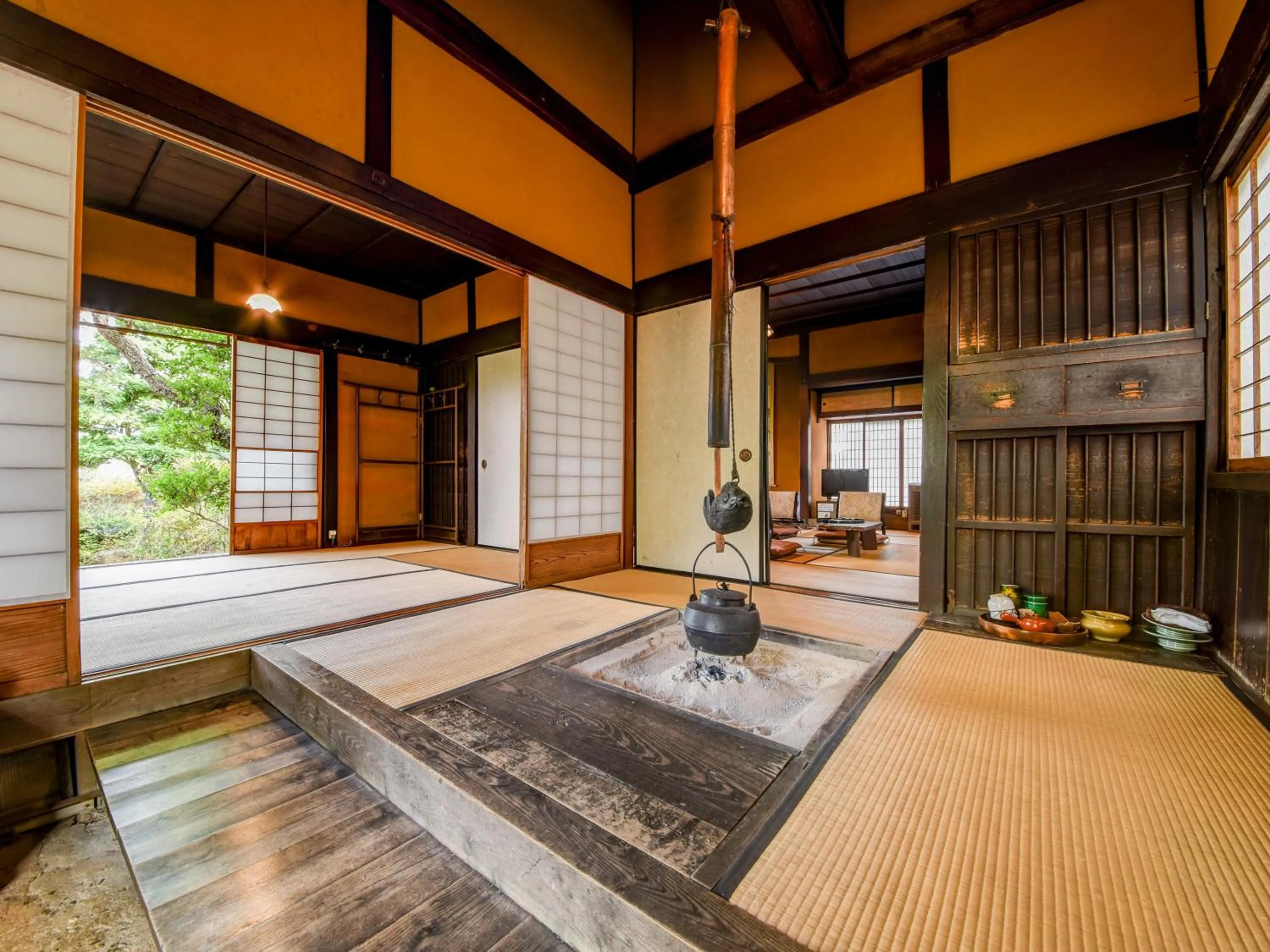 Photo of the whole room in Nagataki