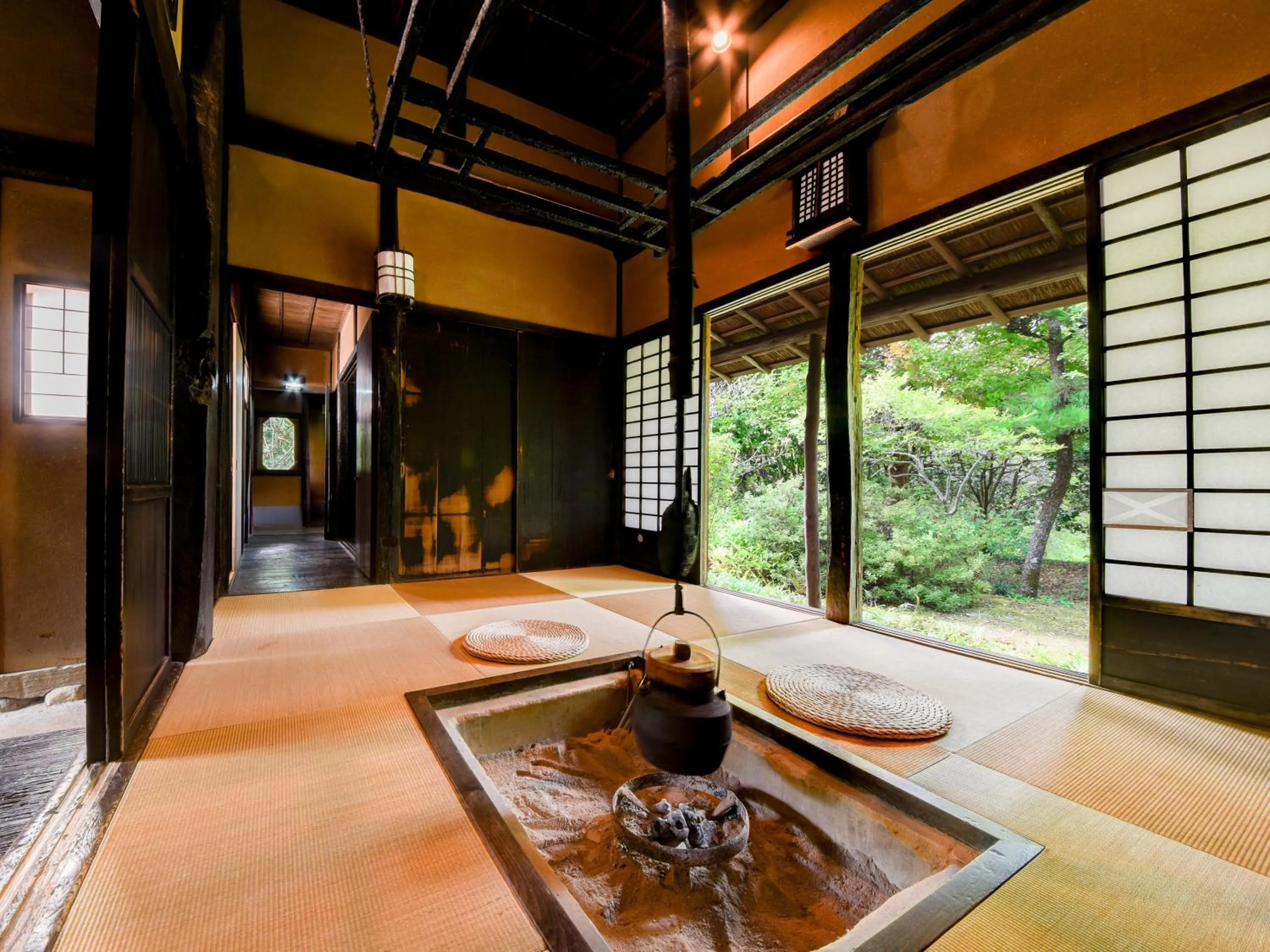 Photo of the whole room in Nagataki