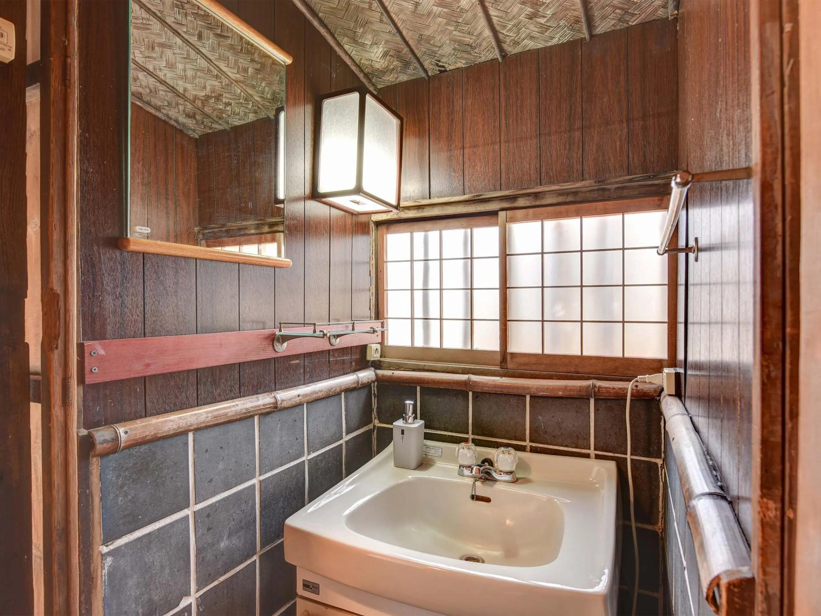 Photo of the whole room in Nagataki