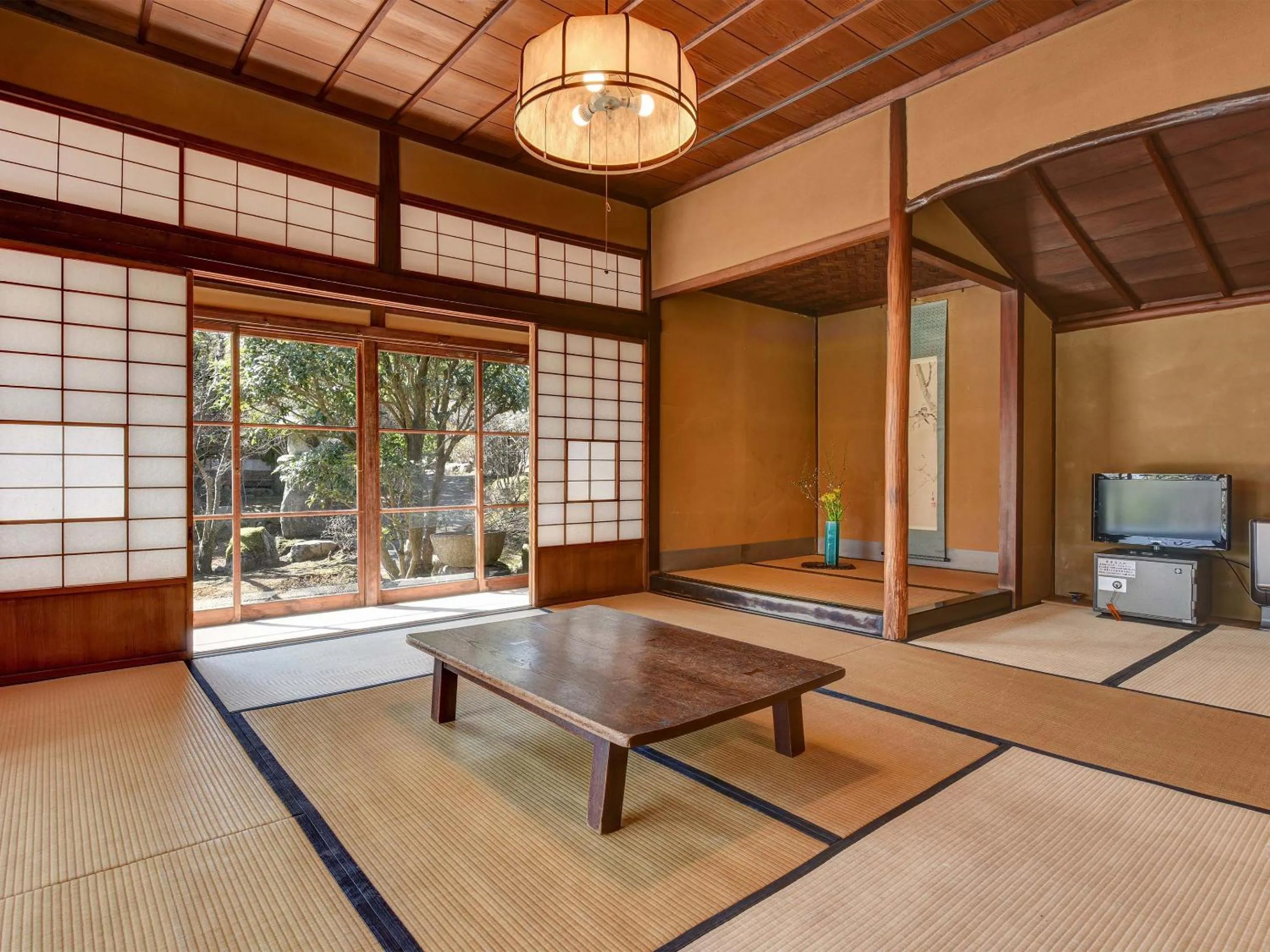 Photo of the whole room in Nagataki