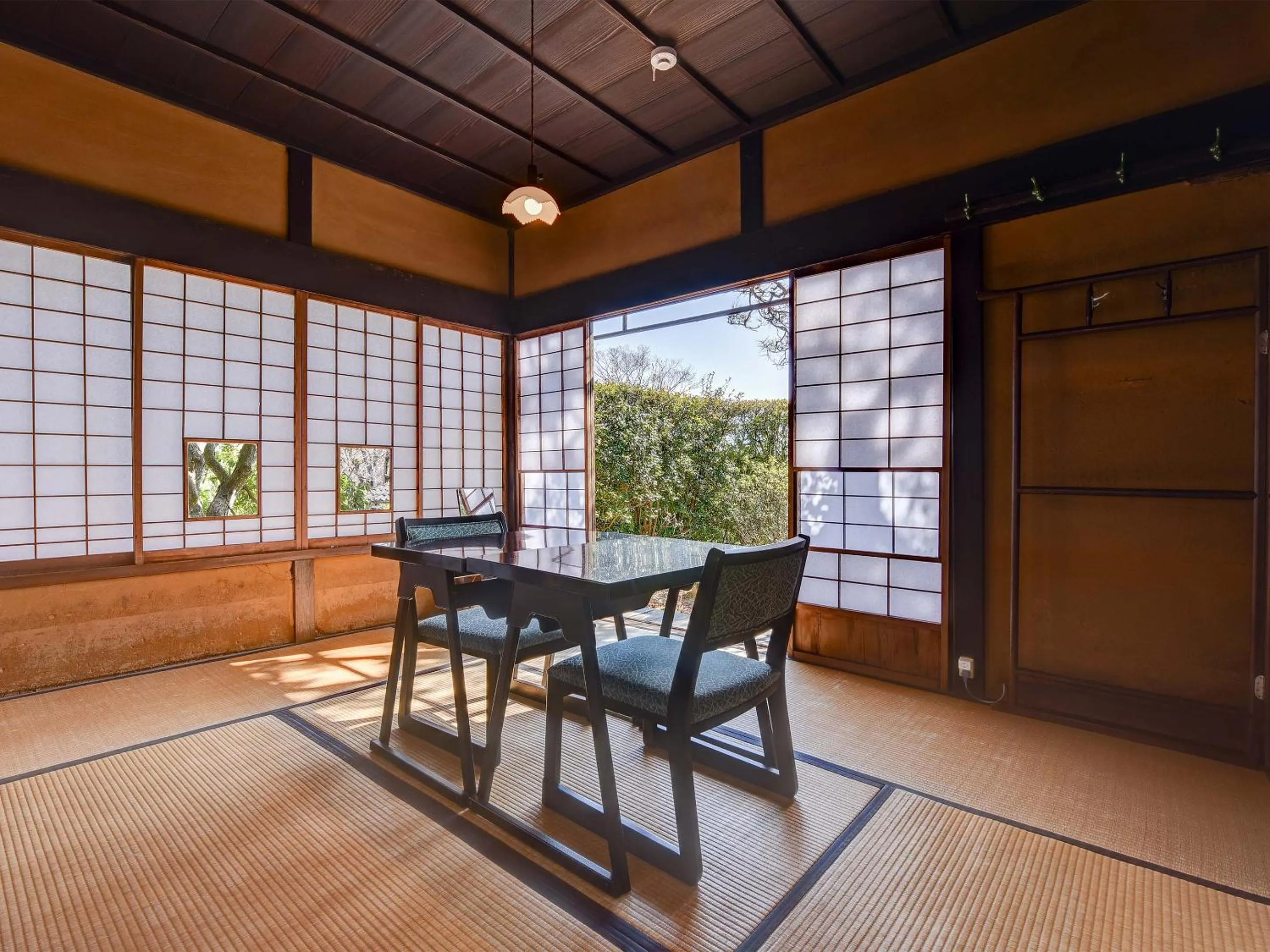 Photo of the whole room in Nagataki